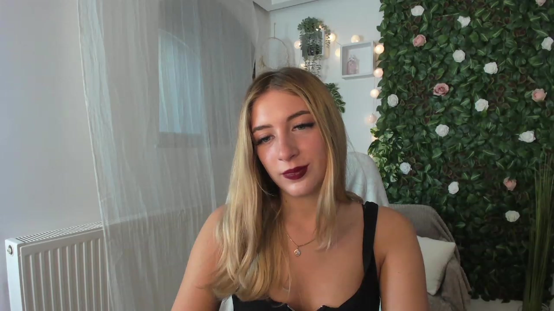 Gallery image thumbnail from Tina_Nappi18's myfreecams stream on, 07/14/2023, 16:43 image 10 of 20