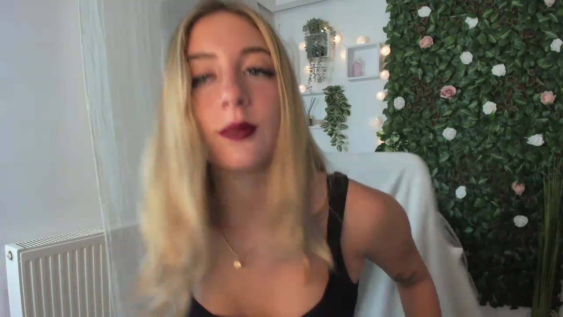 Gallery image thumbnail from Tina_Nappi18's myfreecams stream on, 07/14/2023, 16:43 image 14 of 20