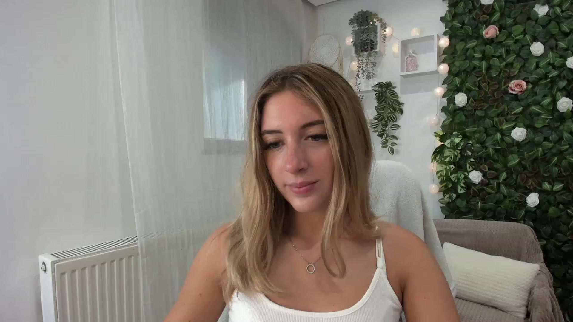 Gallery image thumbnail from Tina_Nappi18's myfreecams stream on, 07/17/2023, 15:07 image 12 of 20