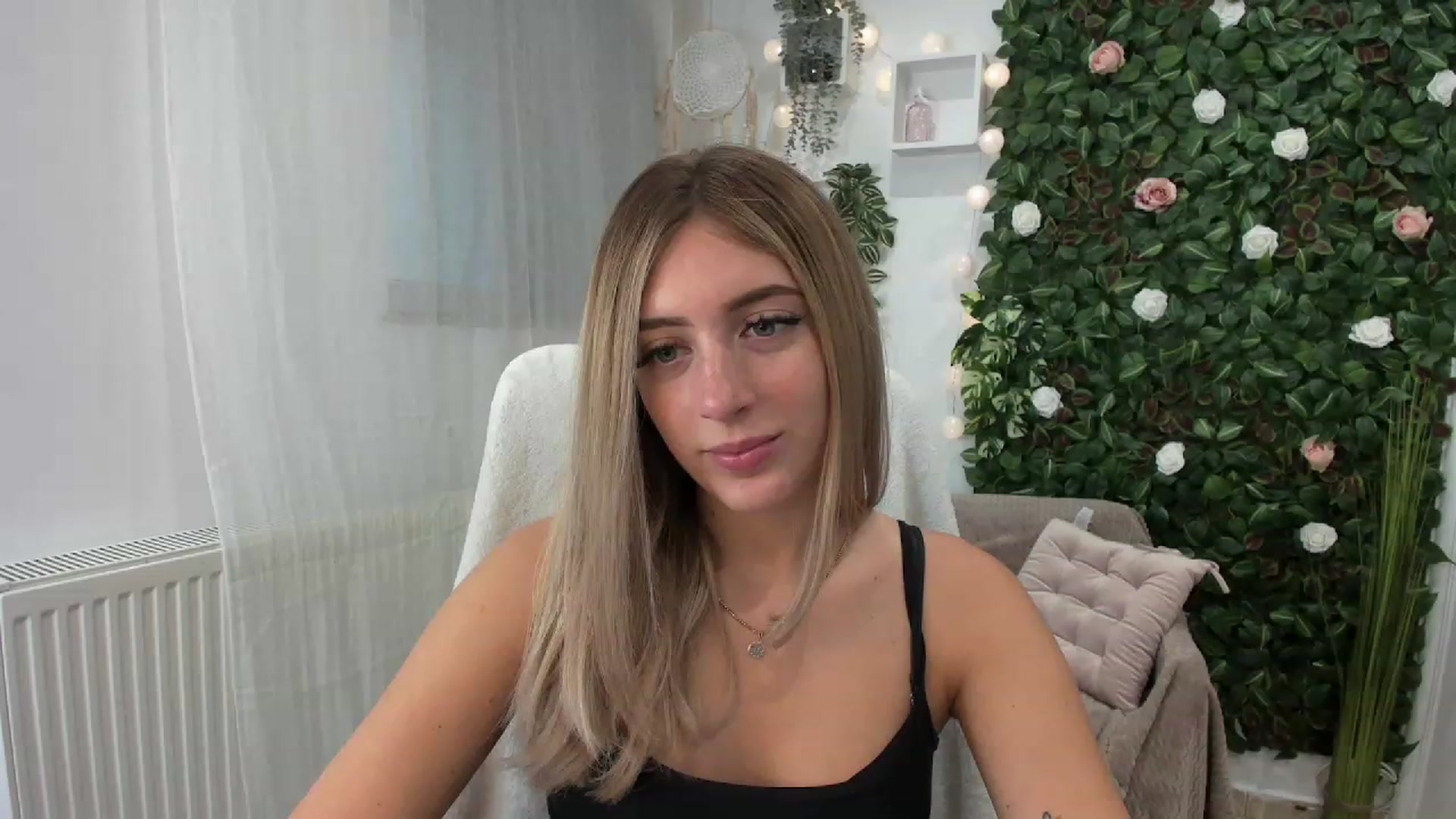 Gallery image thumbnail from Tina_Nappi18's myfreecams stream on, 07/21/2023, 14:16 image 1 of 20