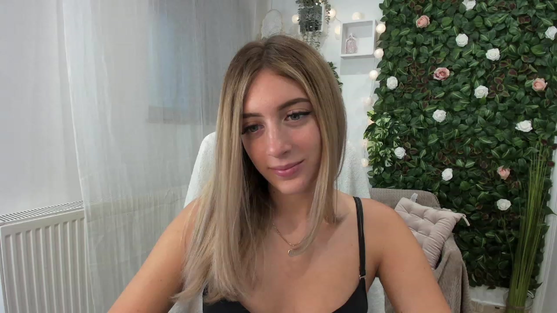 Gallery image thumbnail from Tina_Nappi18's myfreecams stream on, 07/21/2023, 14:16 image 18 of 20