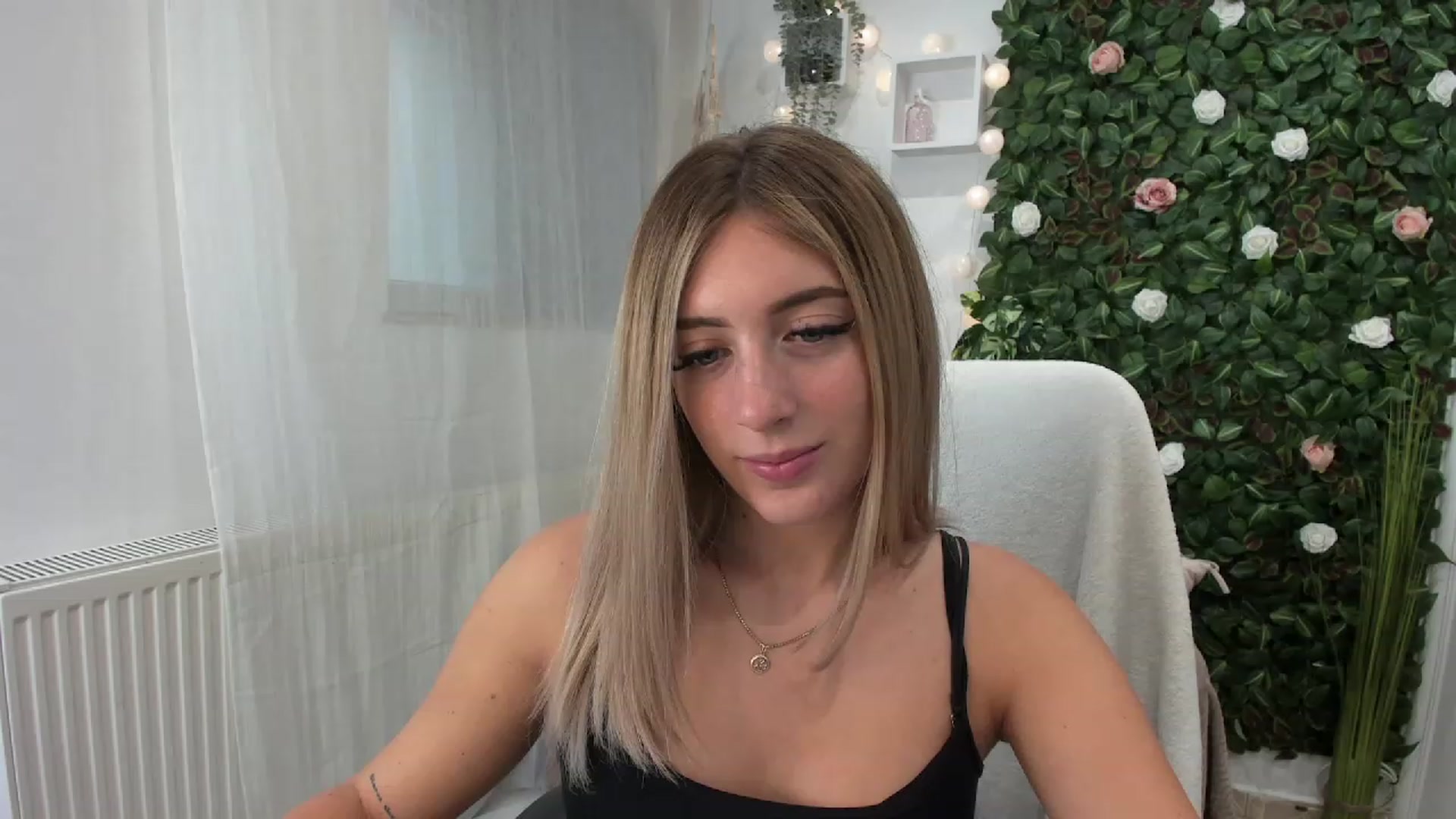 Gallery image thumbnail from Tina_Nappi18's myfreecams stream on, 07/21/2023, 14:16 image 6 of 20
