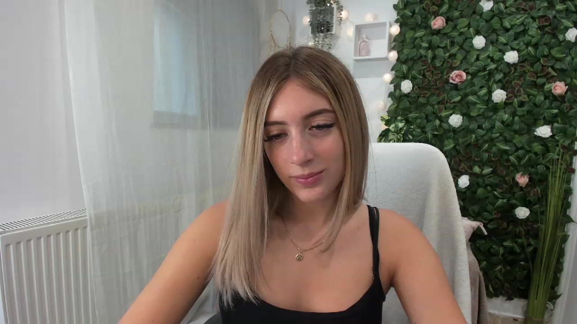 Gallery image thumbnail from Tina_Nappi18's myfreecams stream on, 07/21/2023, 14:16 image 5 of 20