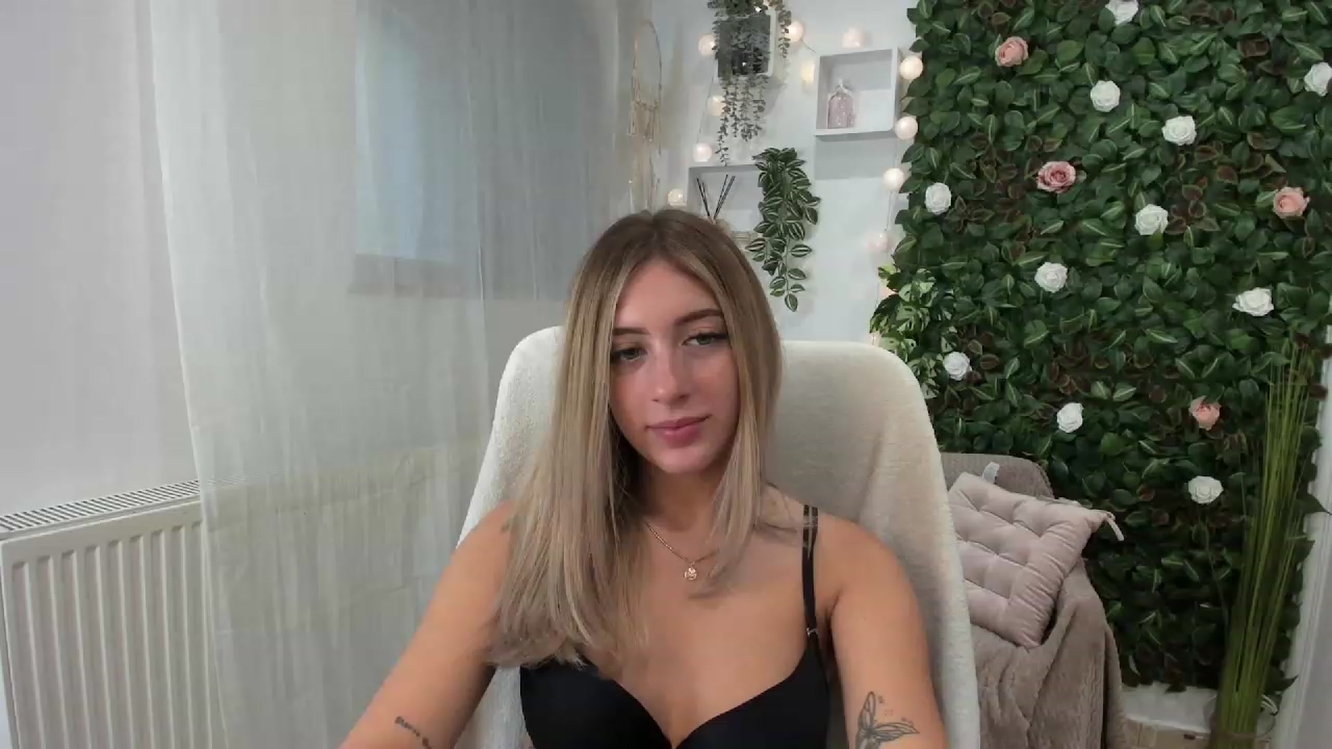 Gallery image thumbnail from Tina_Nappi18's myfreecams stream on, 07/21/2023, 14:16 image 9 of 20