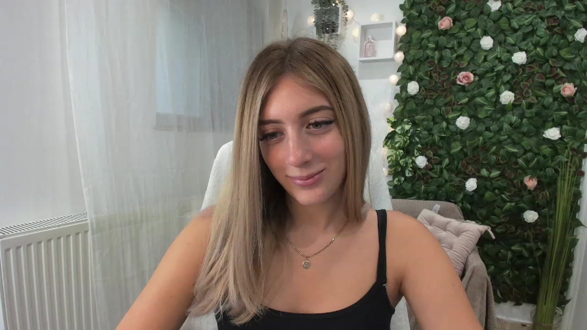 Gallery image thumbnail from Tina_Nappi18's myfreecams stream on, 07/21/2023, 15:15 image 11 of 20