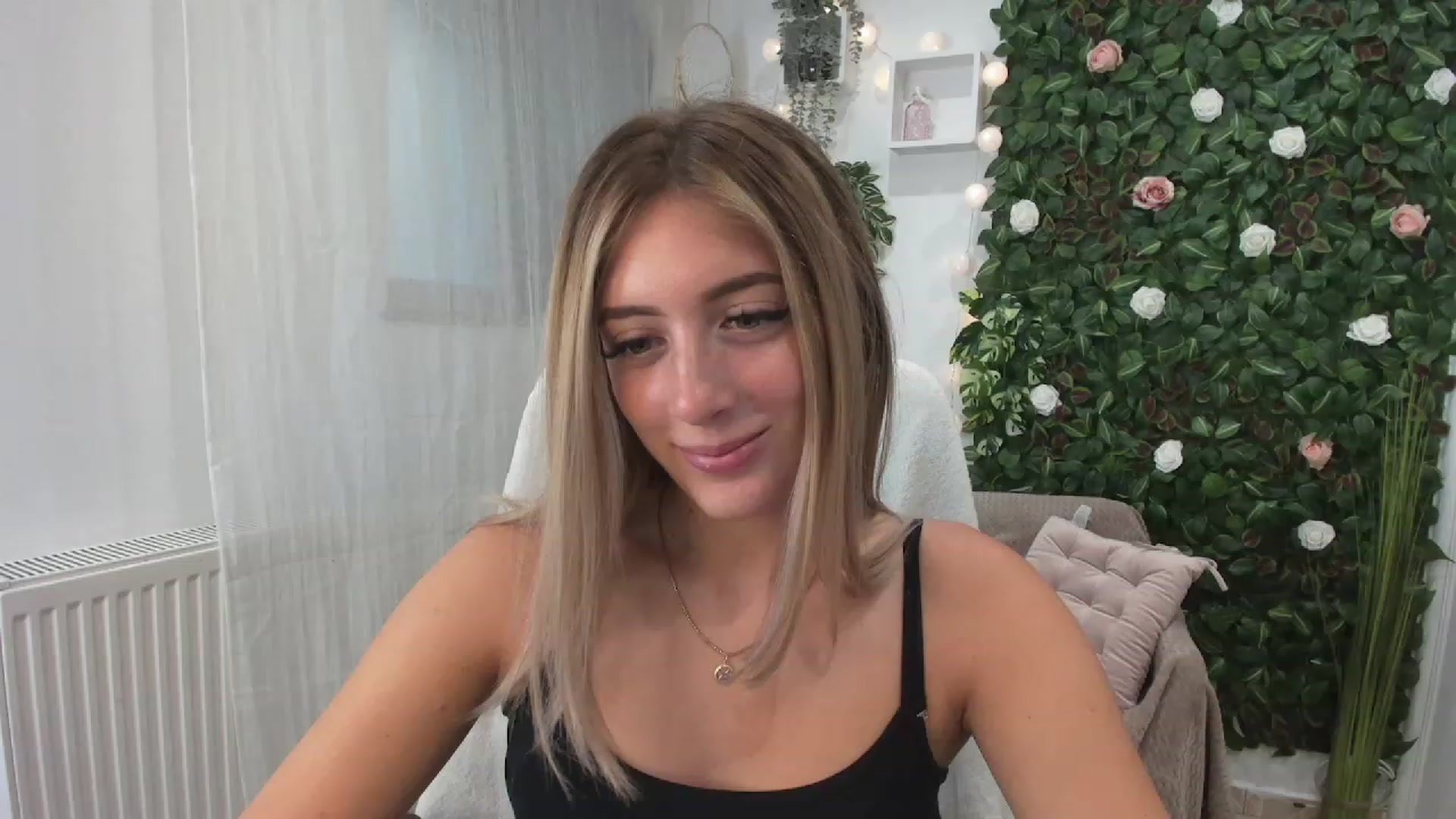 Gallery image thumbnail from Tina_Nappi18's myfreecams stream on, 07/21/2023, 15:15 image 3 of 20