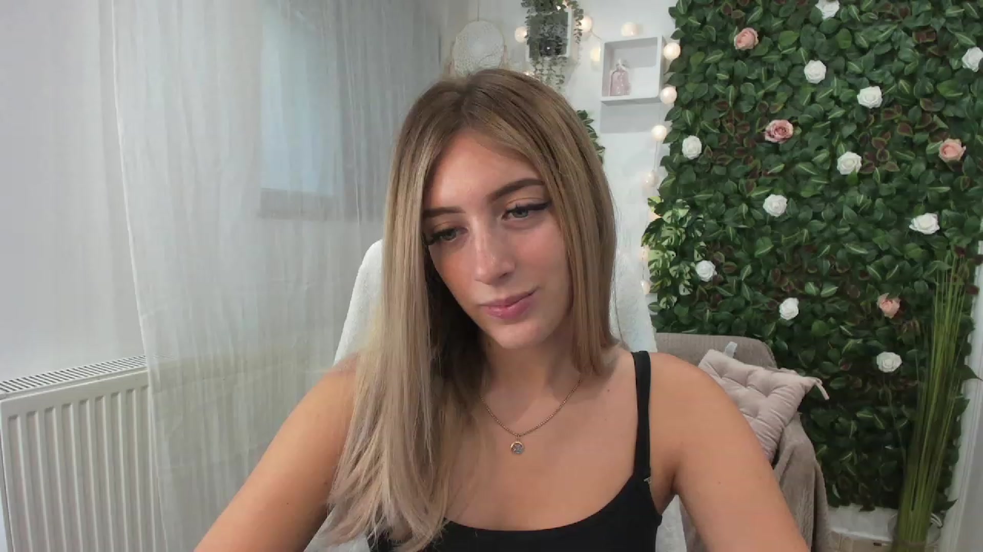 Gallery image thumbnail from Tina_Nappi18's myfreecams stream on, 07/21/2023, 15:15 image 12 of 20