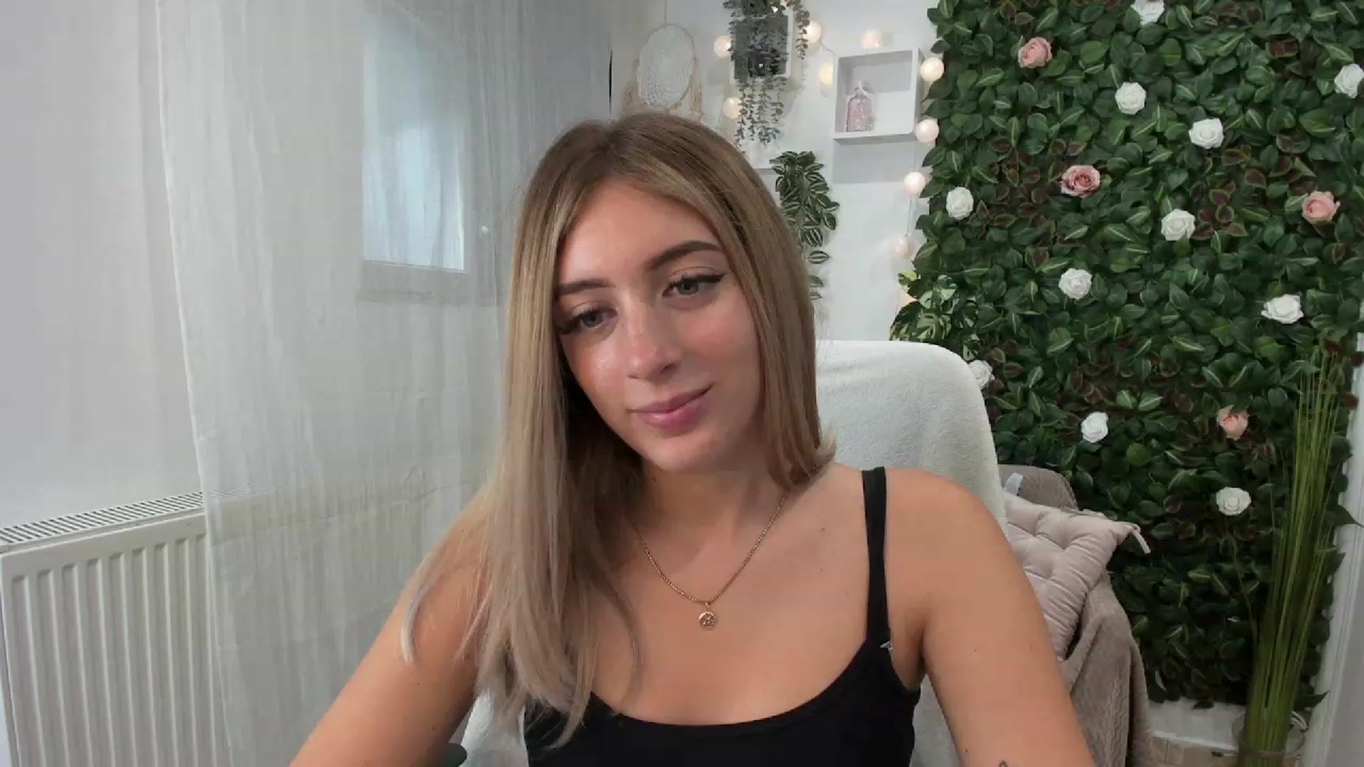 Gallery image thumbnail from Tina_Nappi18's myfreecams stream on, 07/21/2023, 15:15 image 15 of 20