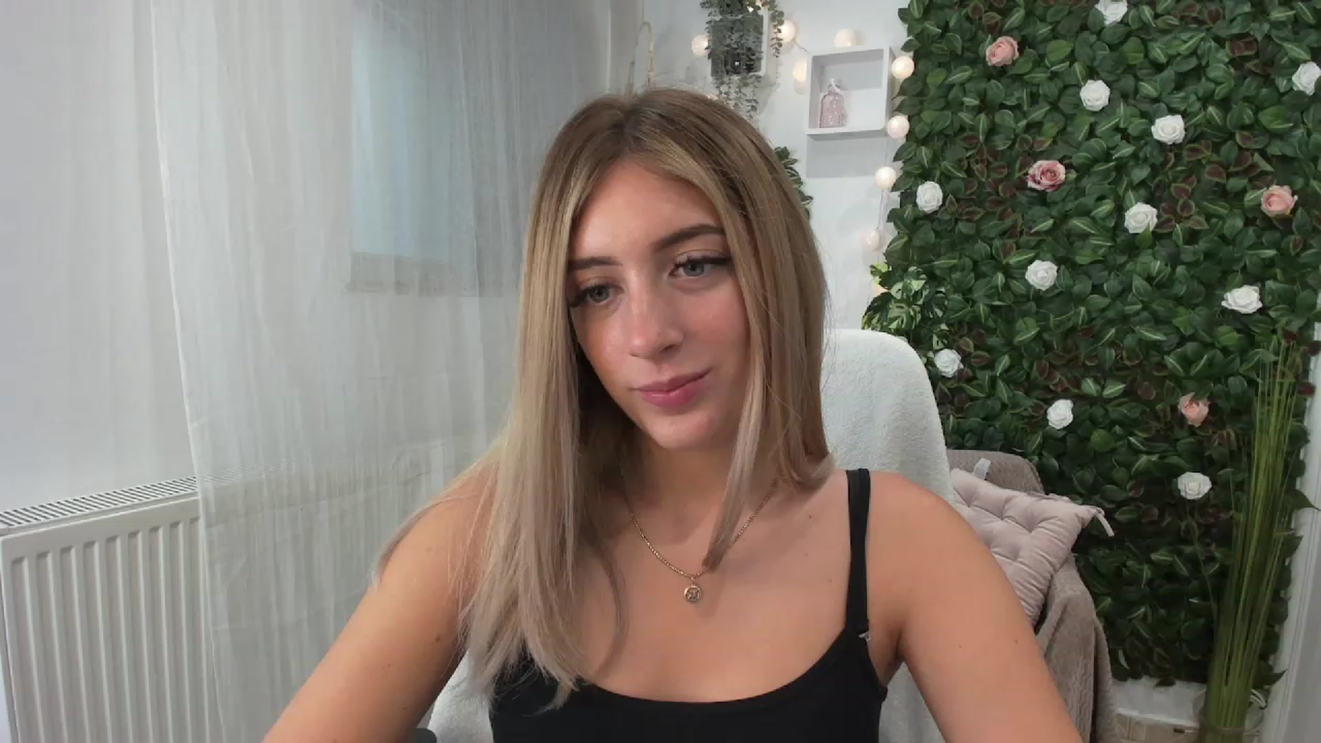 Gallery image thumbnail from Tina_Nappi18's myfreecams stream on, 07/21/2023, 15:15 image 19 of 20