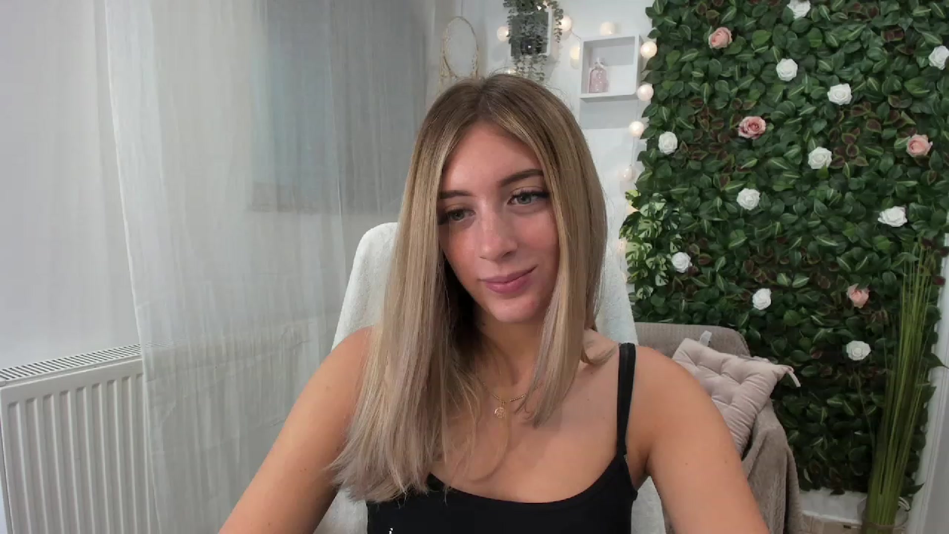Gallery image thumbnail from Tina_Nappi18's myfreecams stream on, 07/21/2023, 16:12 image 7 of 20