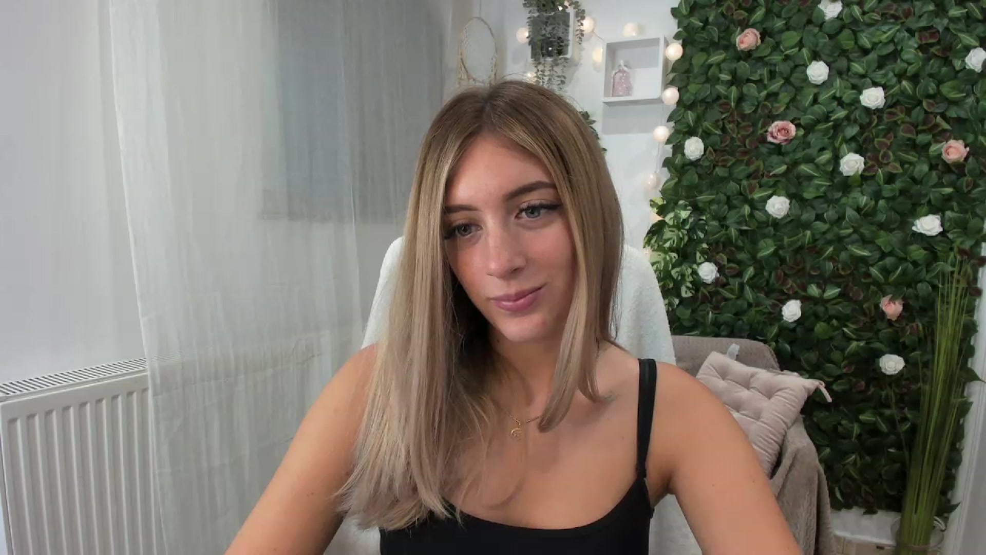 Gallery image thumbnail from Tina_Nappi18's myfreecams stream on, 07/21/2023, 16:12 image 15 of 20