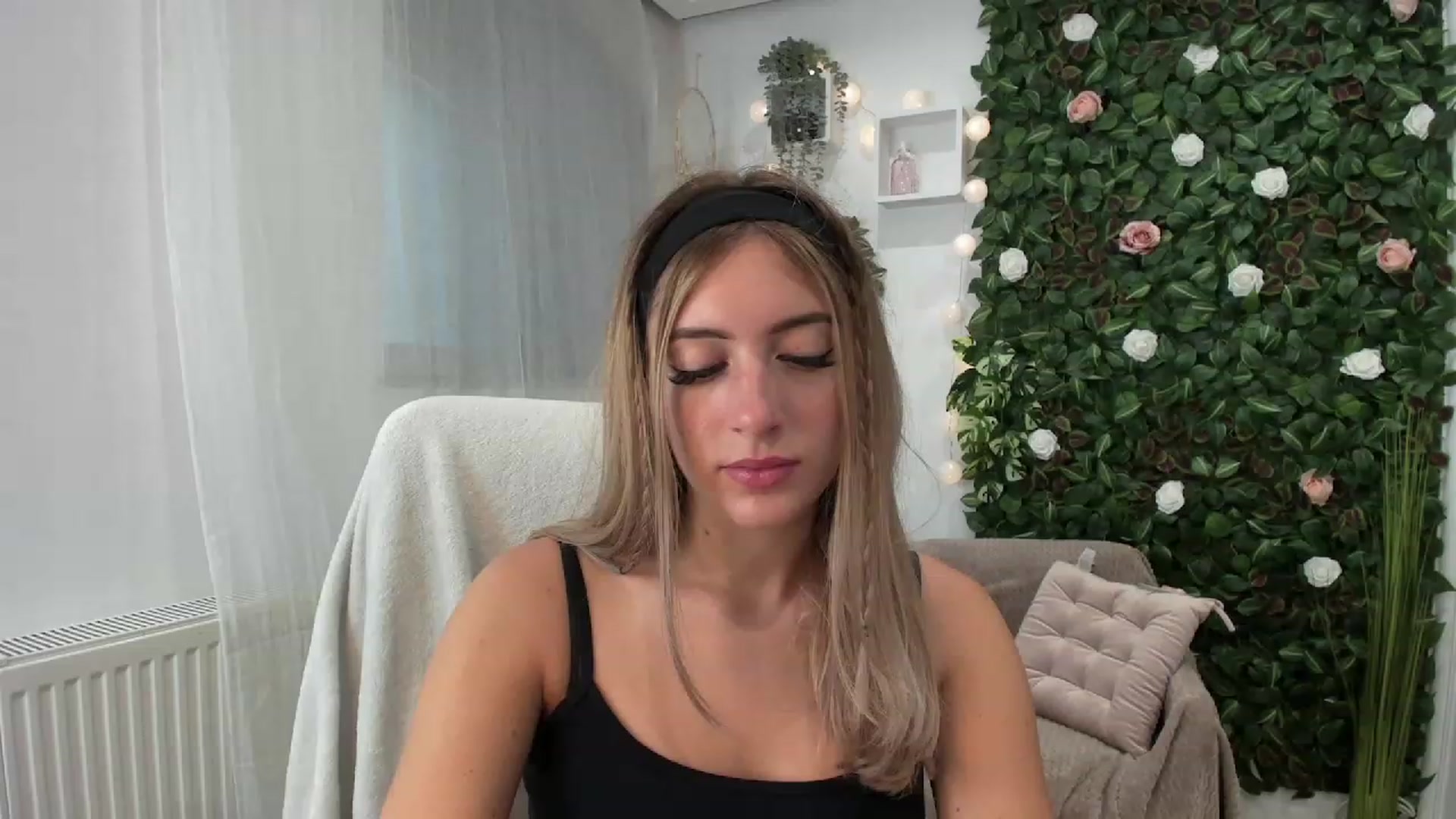 Gallery image thumbnail from Tina_Nappi18's myfreecams stream on, 07/23/2023, 14:15 image 1 of 20