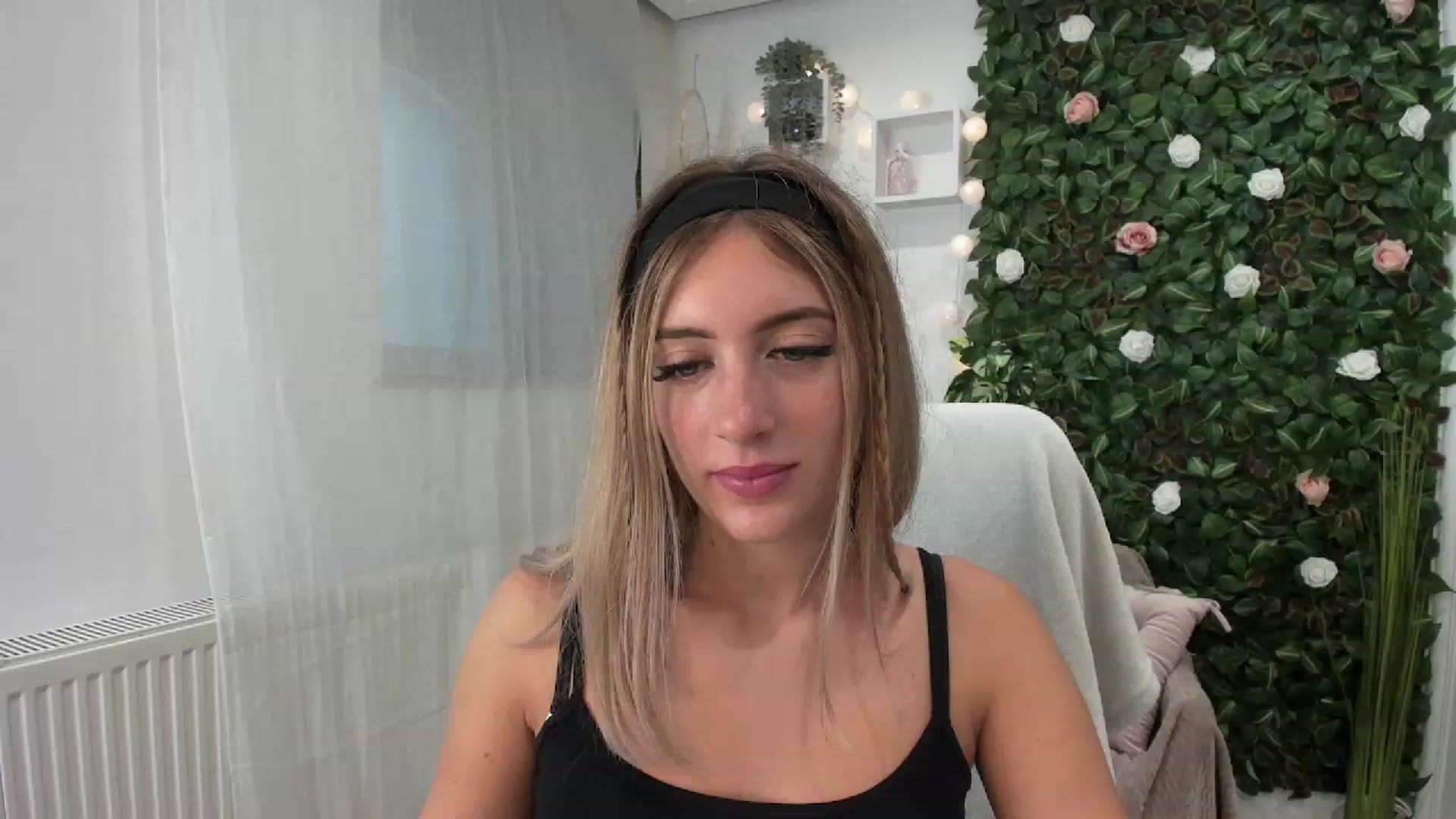 Gallery image thumbnail from Tina_Nappi18's myfreecams stream on, 07/23/2023, 14:15 image 5 of 20