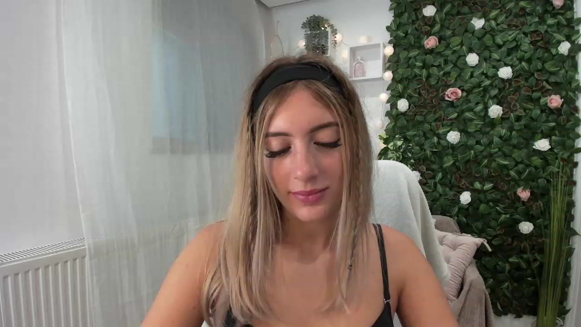 Gallery image thumbnail from Tina_Nappi18's myfreecams stream on, 07/23/2023, 14:15 image 7 of 20