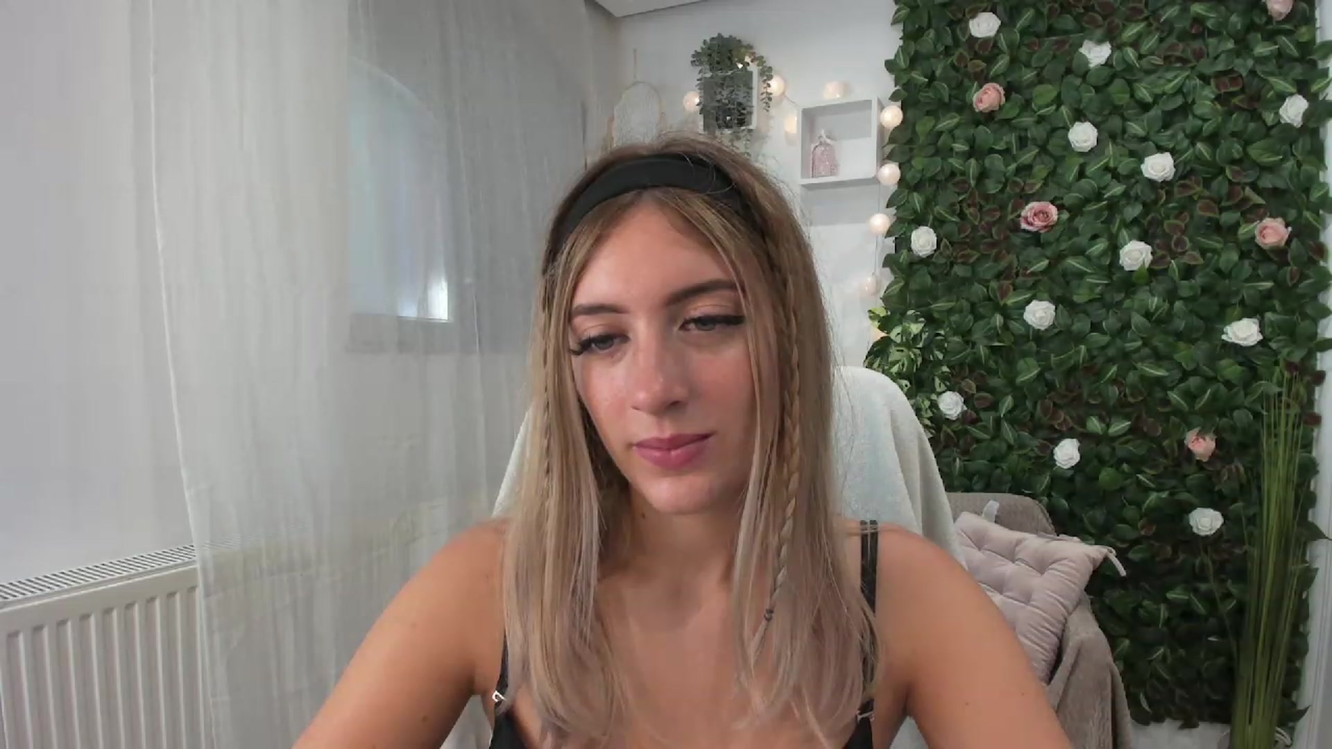 Gallery image thumbnail from Tina_Nappi18's myfreecams stream on, 07/23/2023, 14:15 image 20 of 20