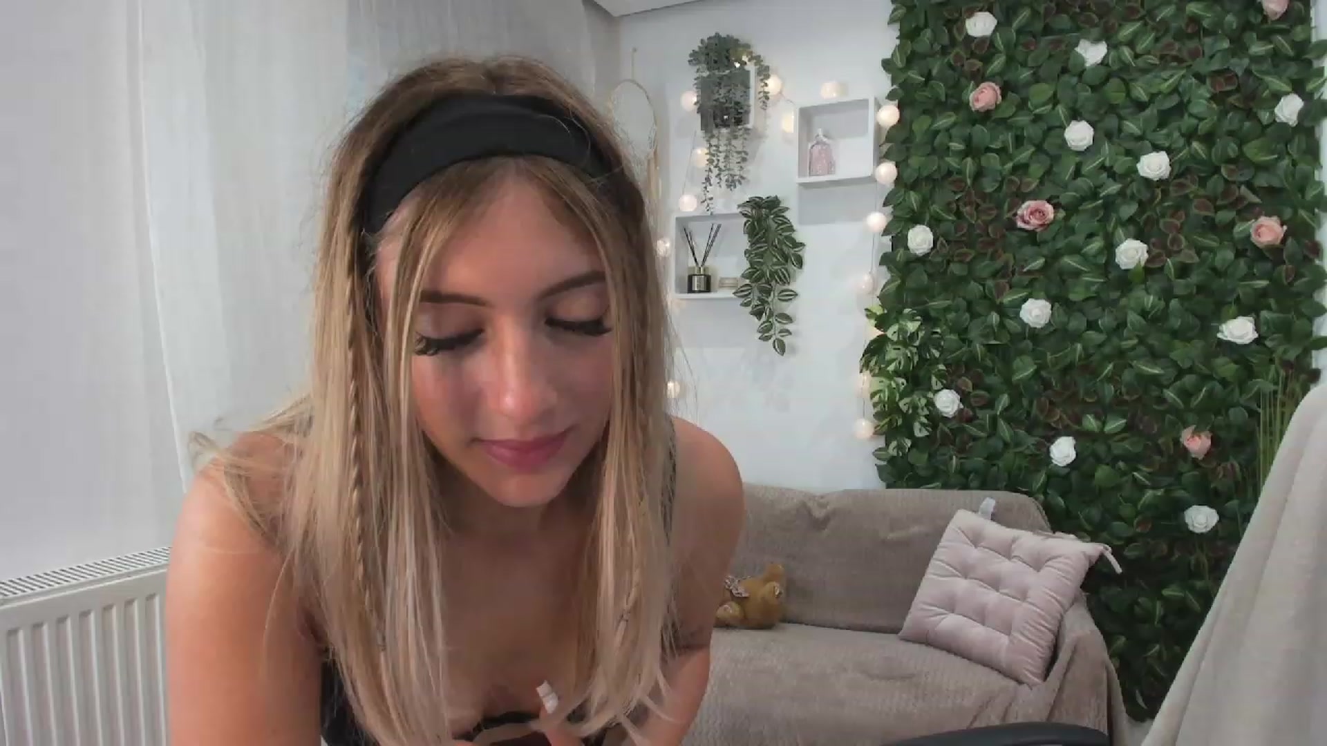 Gallery image thumbnail from Tina_Nappi18's myfreecams stream on, 07/23/2023, 14:15 image 17 of 20
