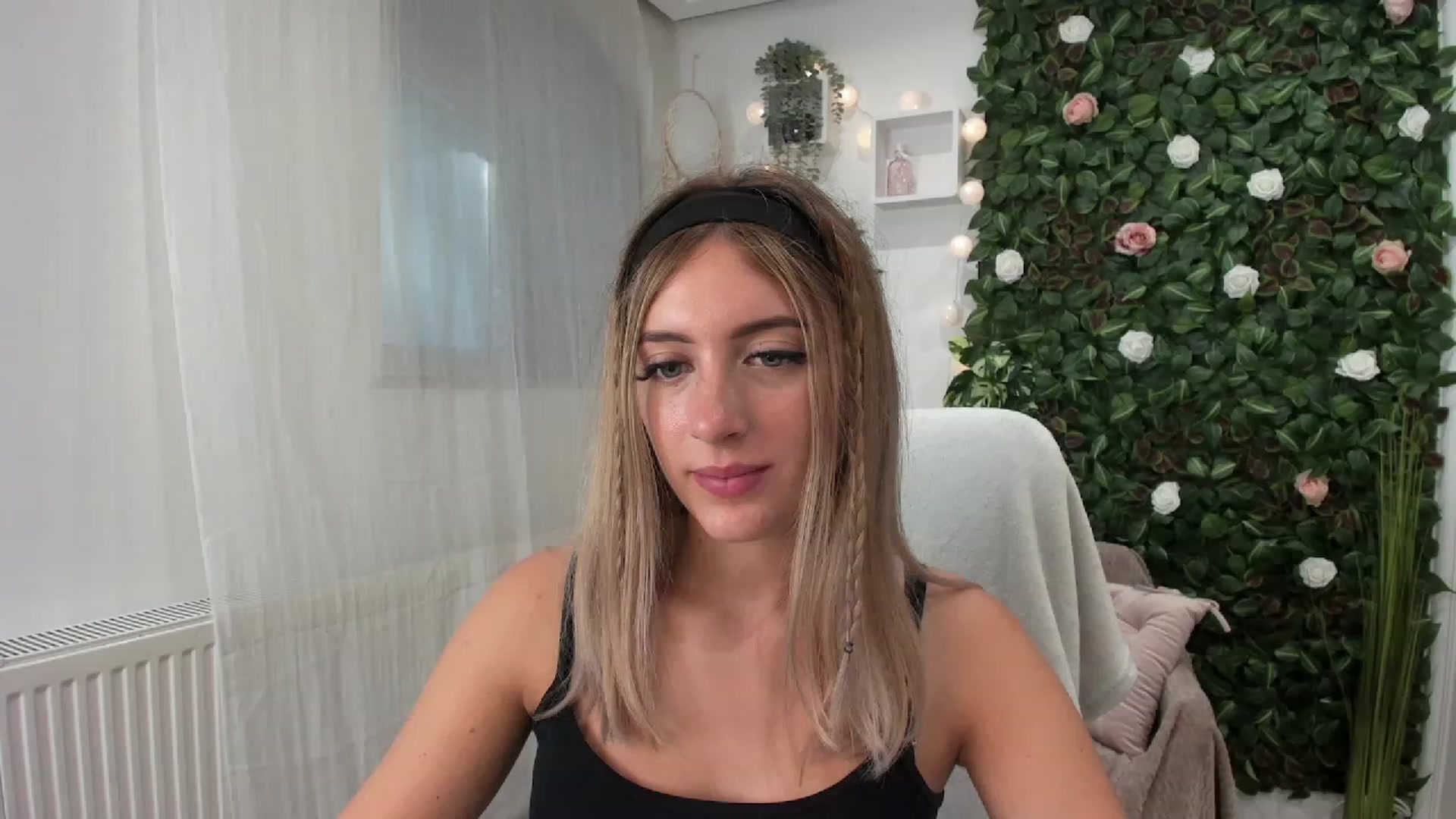 Gallery image thumbnail from Tina_Nappi18's myfreecams stream on, 07/23/2023, 15:39 image 18 of 20