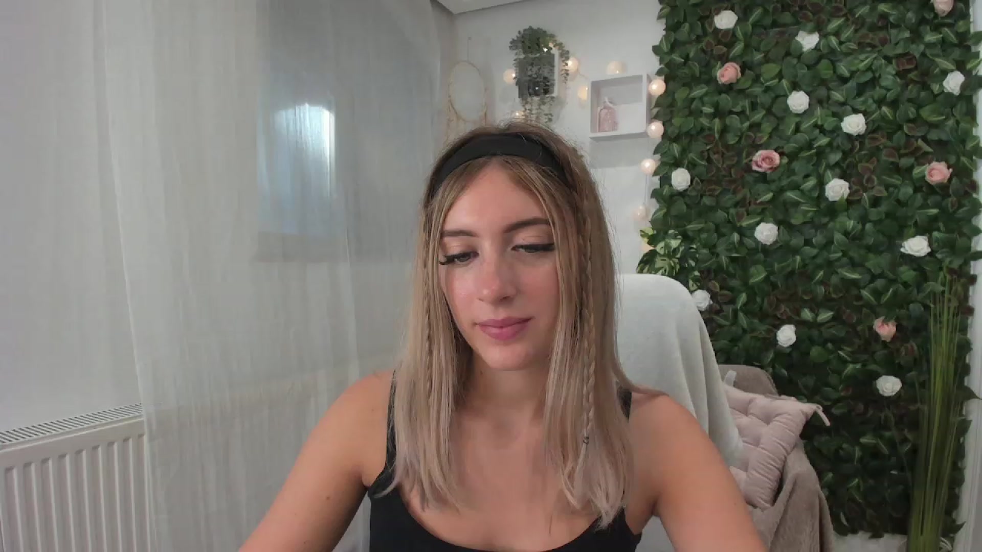 Gallery image thumbnail from Tina_Nappi18's myfreecams stream on, 07/23/2023, 15:39 image 16 of 20
