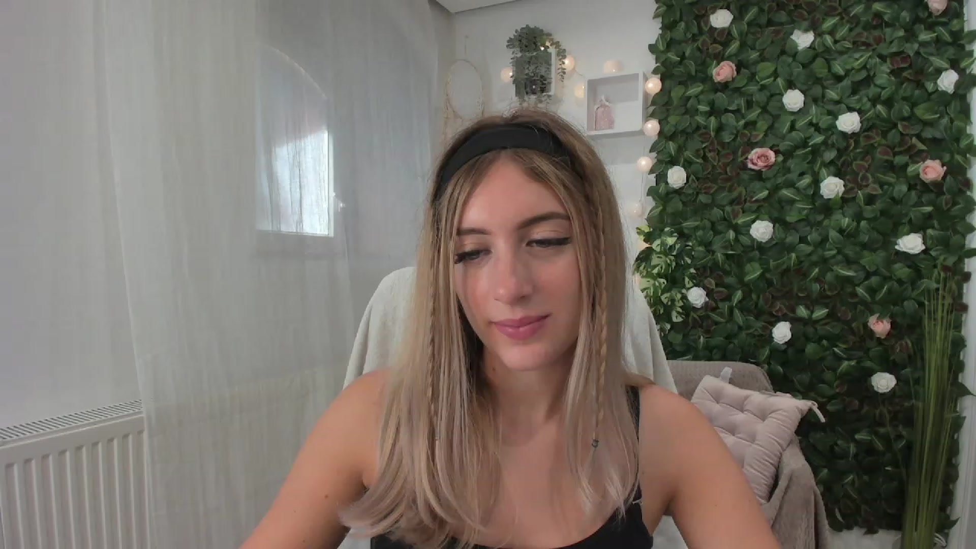 Gallery image thumbnail from Tina_Nappi18's myfreecams stream on, 07/23/2023, 15:39 image 1 of 20