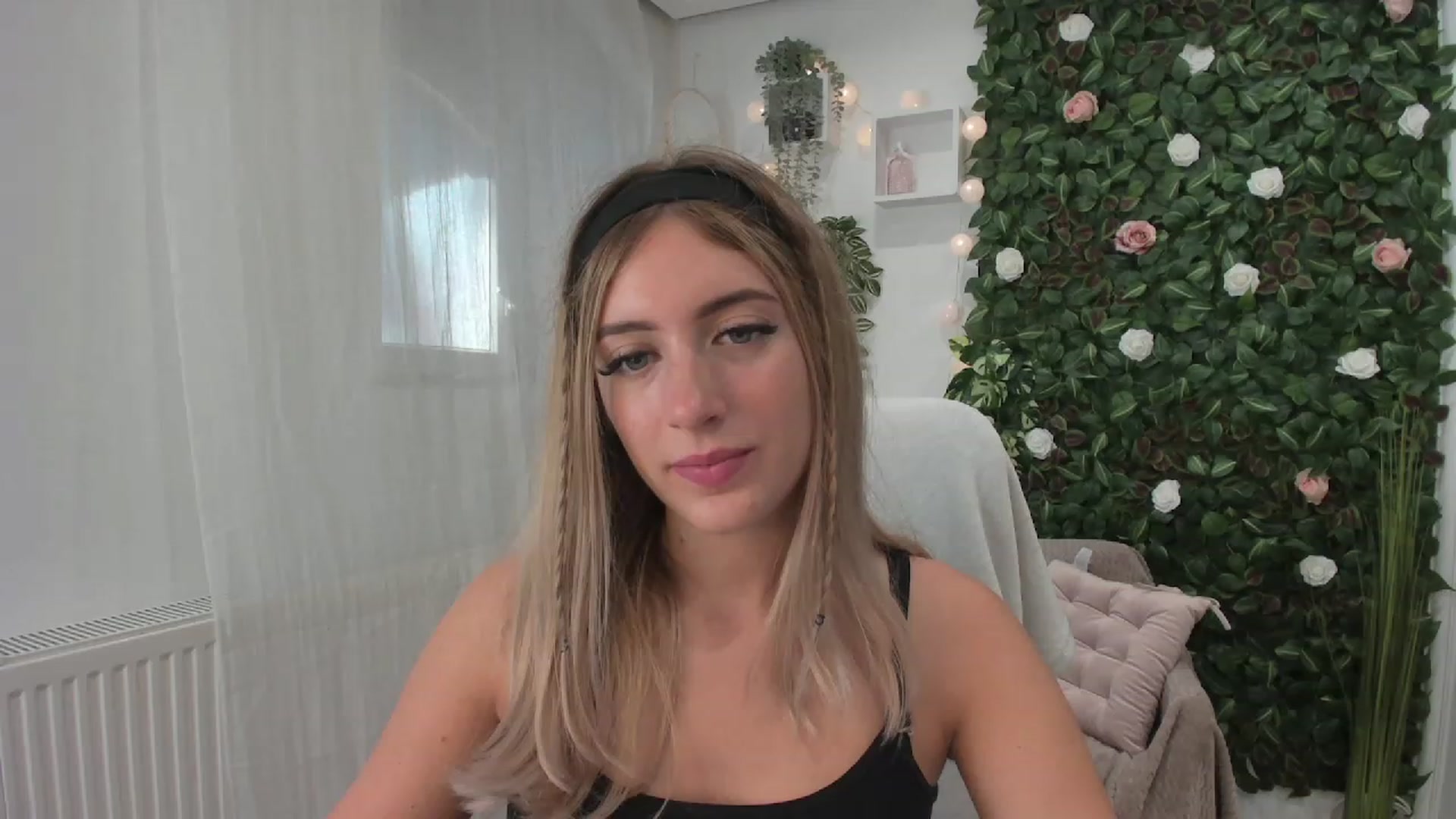 Gallery image thumbnail from Tina_Nappi18's myfreecams stream on, 07/23/2023, 15:39 image 8 of 20