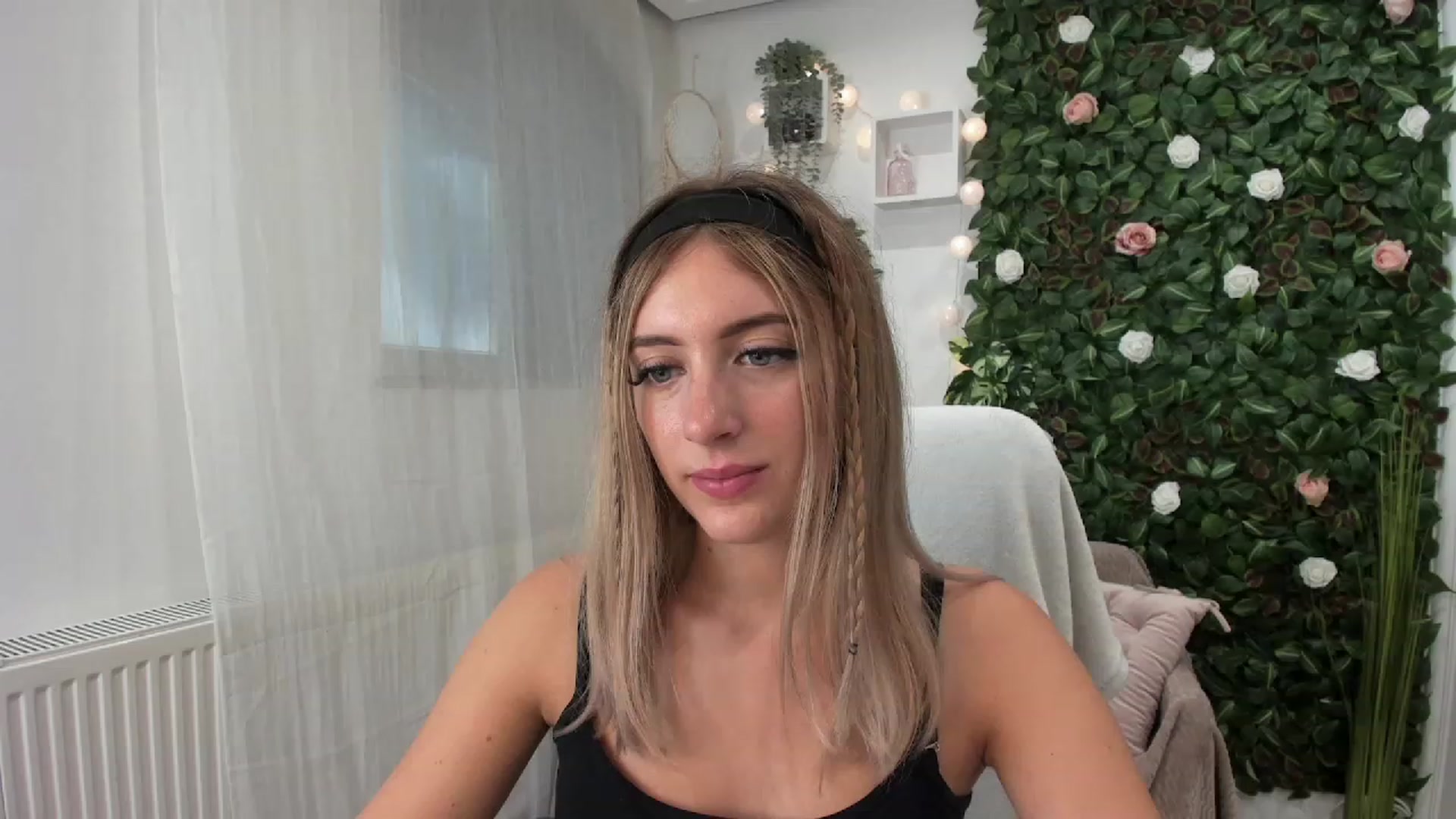 Gallery image thumbnail from Tina_Nappi18's myfreecams stream on, 07/23/2023, 15:39 image 17 of 20