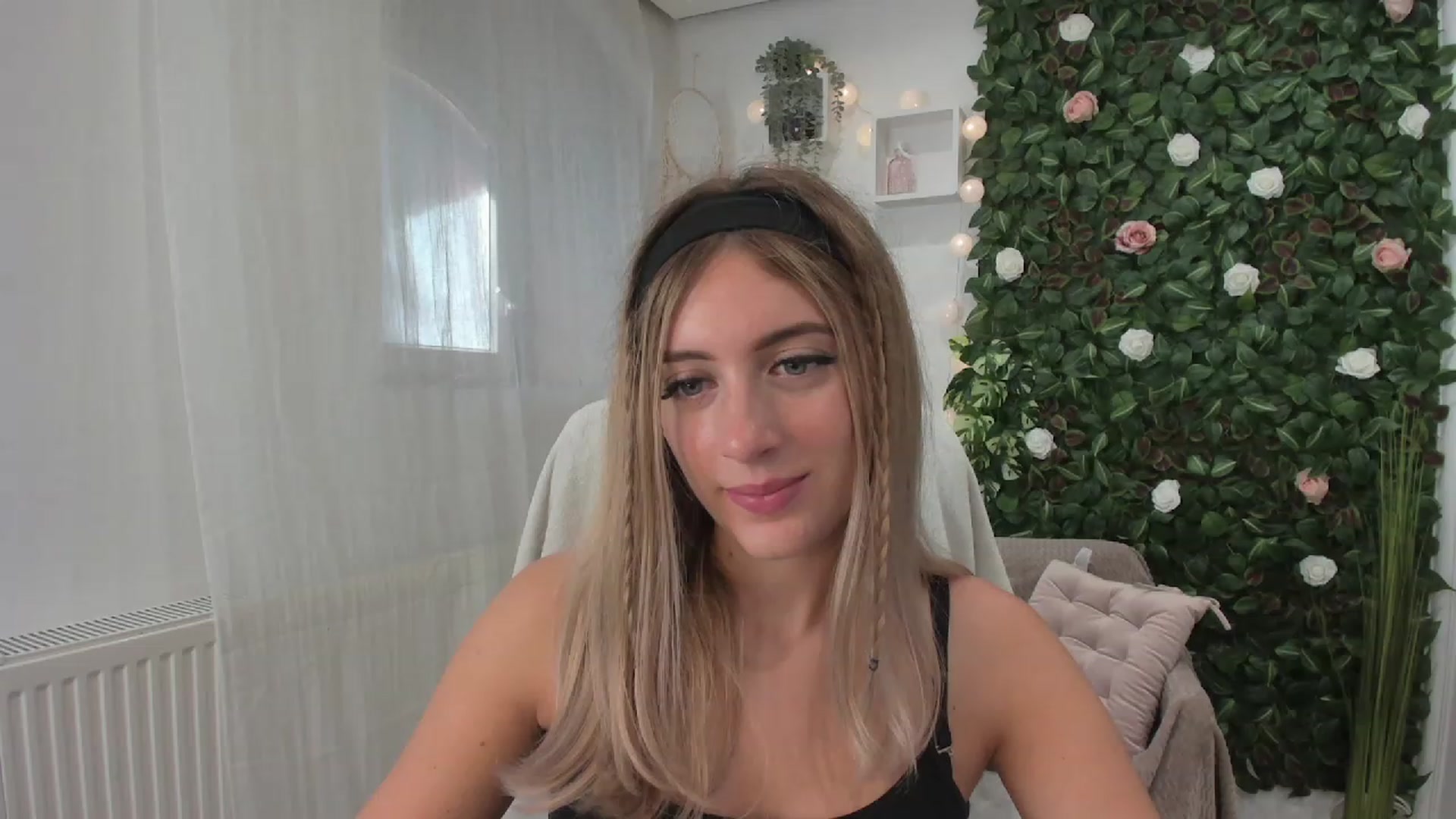 Gallery image thumbnail from Tina_Nappi18's myfreecams stream on, 07/23/2023, 15:39 image 2 of 20