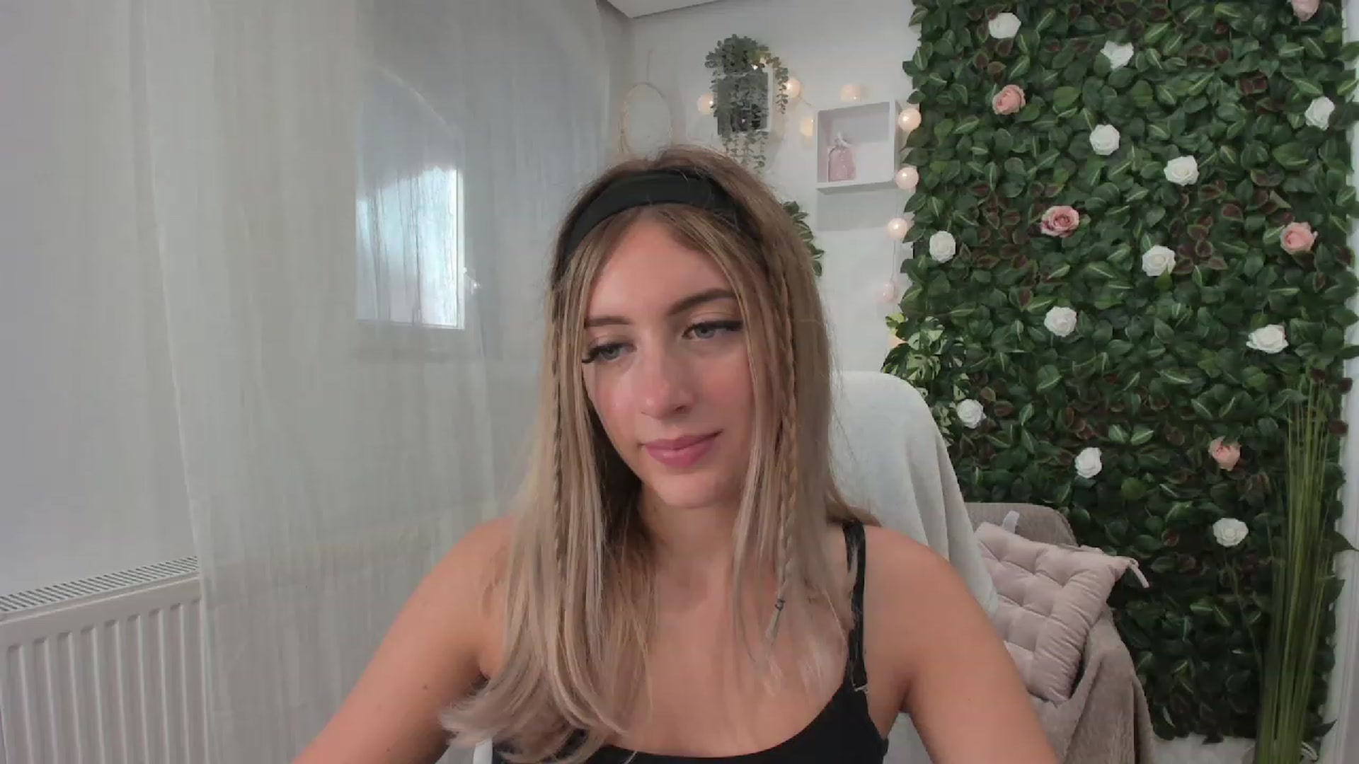 Gallery image thumbnail from Tina_Nappi18's myfreecams stream on, 07/23/2023, 15:39 image 6 of 20