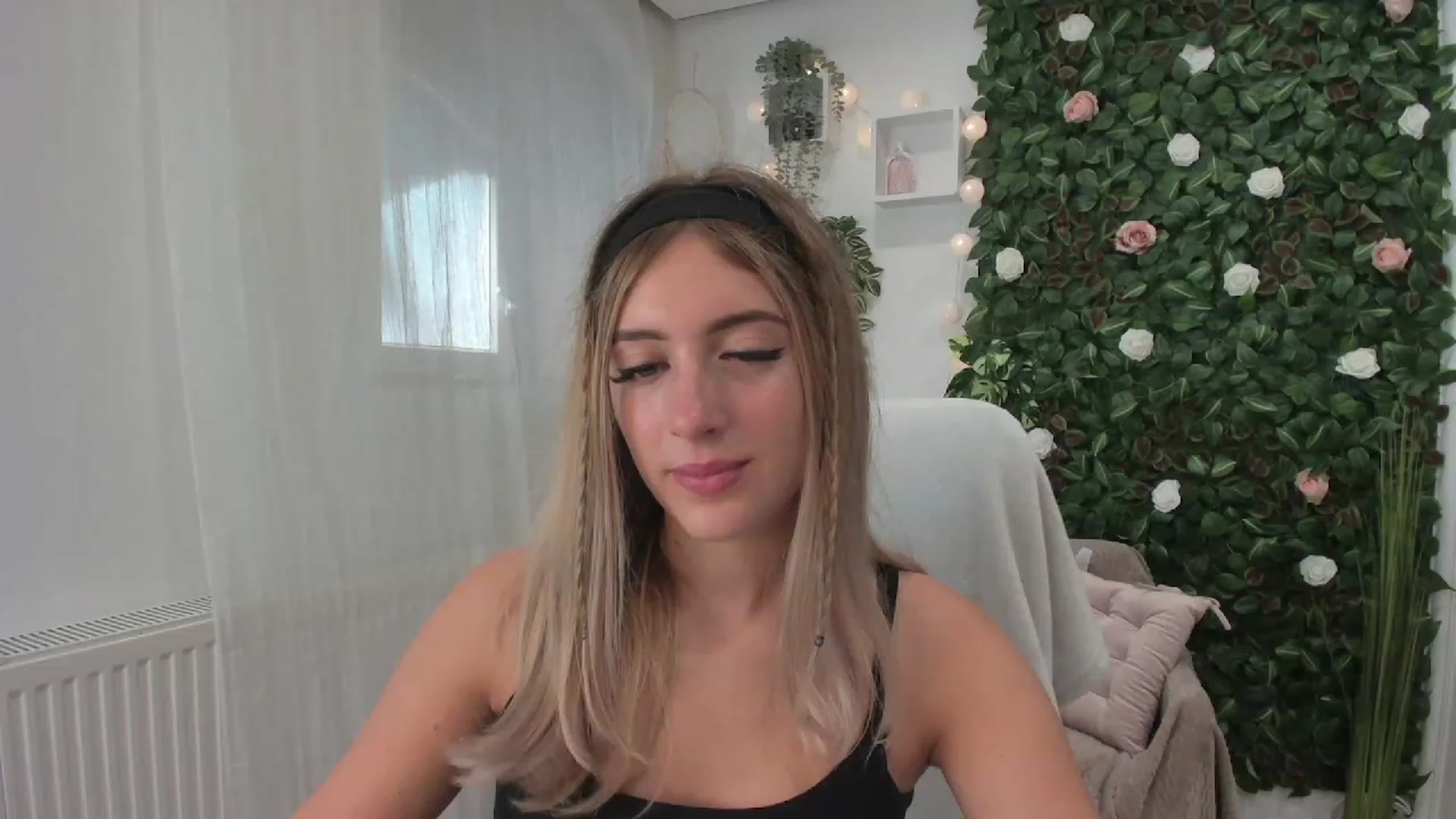 Gallery image thumbnail from Tina_Nappi18's myfreecams stream on, 07/23/2023, 15:39 image 9 of 20
