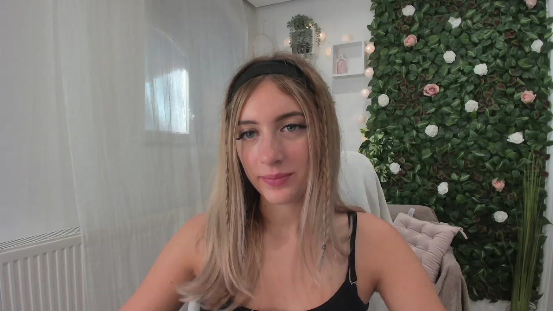 Gallery image thumbnail from Tina_Nappi18's myfreecams stream on, 07/23/2023, 15:39 image 5 of 20