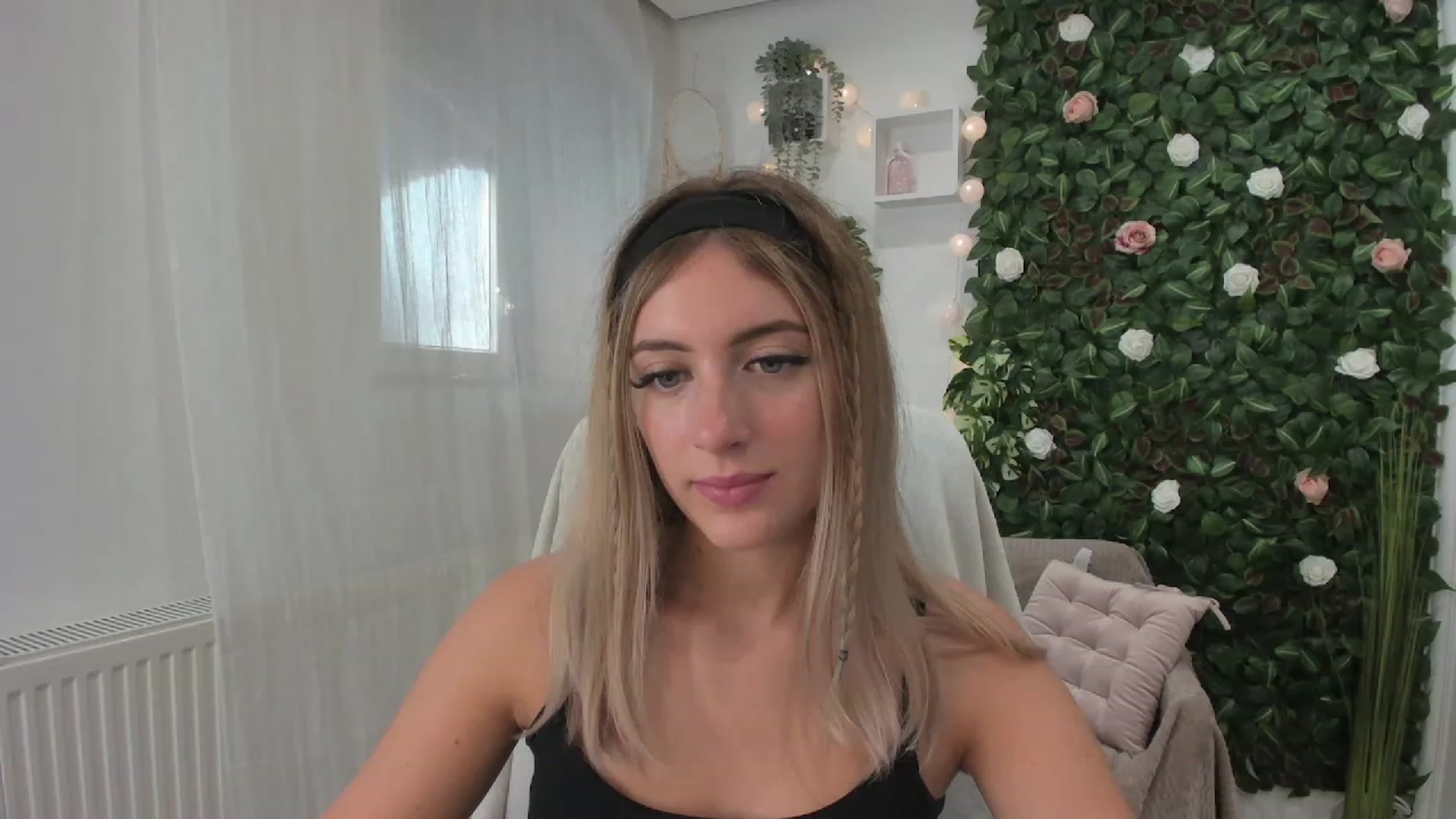 Gallery image thumbnail from Tina_Nappi18's myfreecams stream on, 07/23/2023, 15:39 image 11 of 20