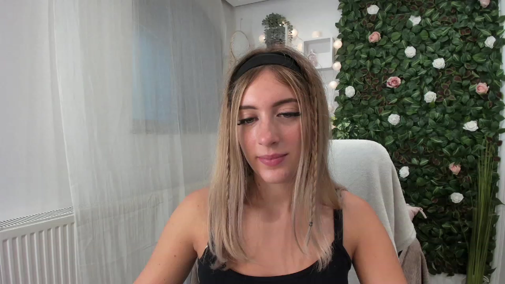 Gallery image thumbnail from Tina_Nappi18's myfreecams stream on, 07/23/2023, 16:28 image 8 of 20