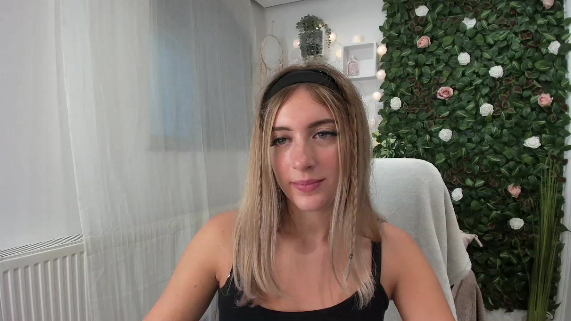 Gallery image thumbnail from Tina_Nappi18's myfreecams stream on, 07/23/2023, 16:28 image 9 of 20