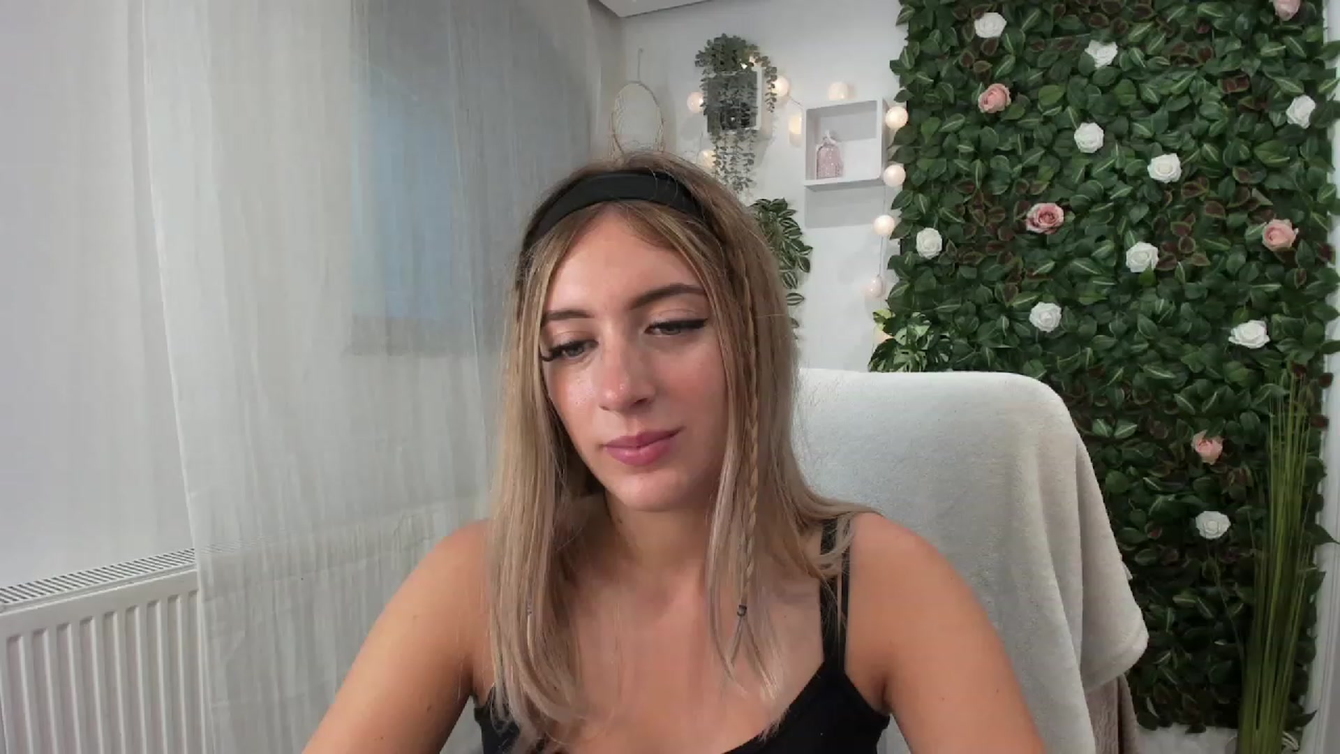 Gallery image thumbnail from Tina_Nappi18's myfreecams stream on, 07/23/2023, 16:28 image 19 of 20