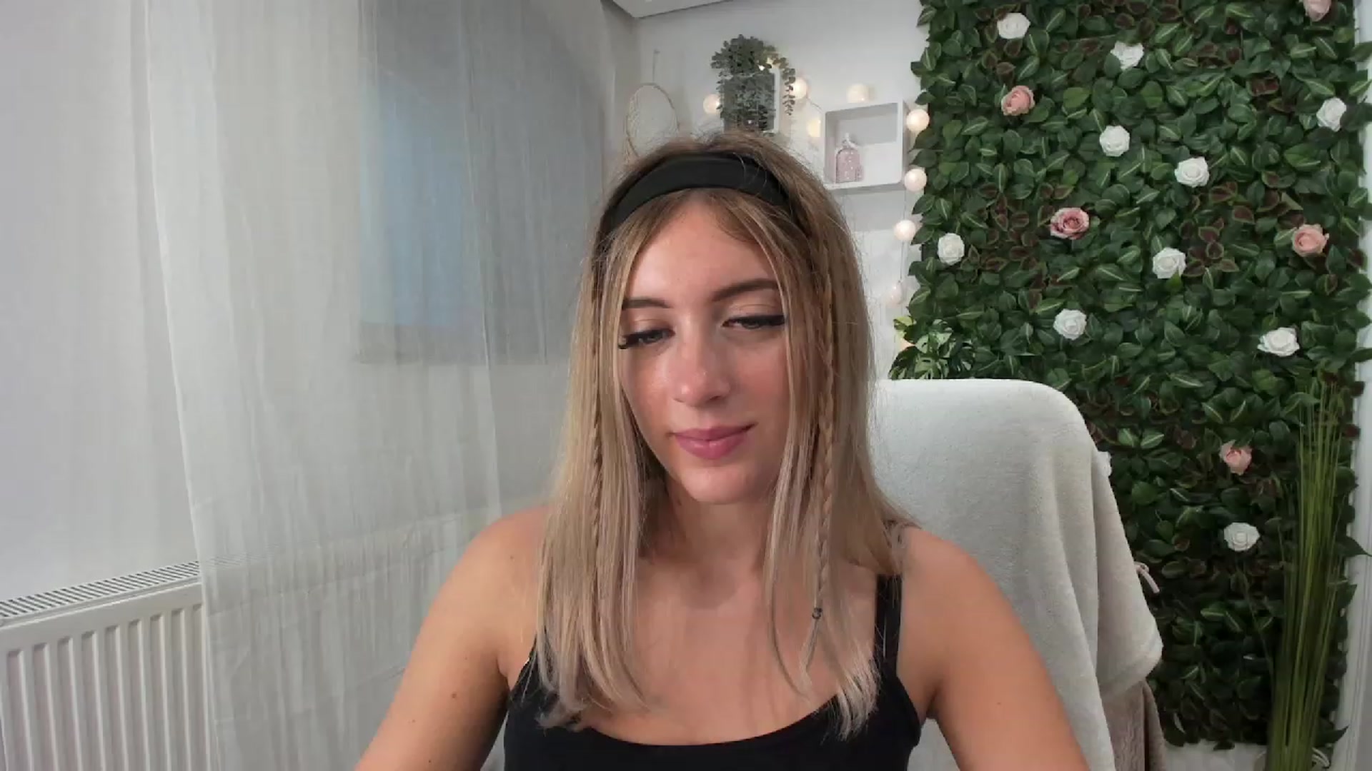 Gallery image thumbnail from Tina_Nappi18's myfreecams stream on, 07/23/2023, 16:28 image 10 of 20
