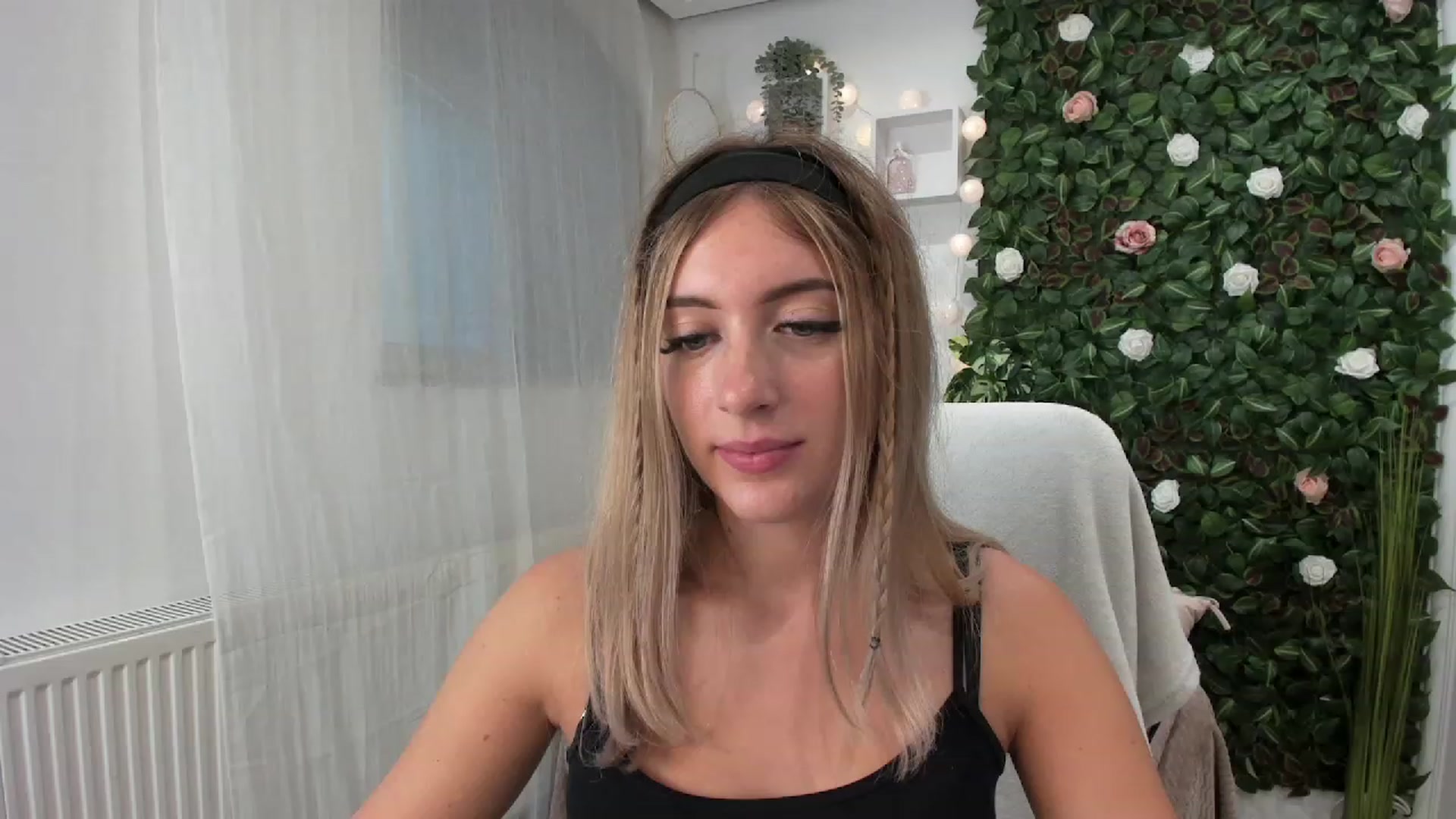 Gallery image thumbnail from Tina_Nappi18's myfreecams stream on, 07/23/2023, 16:28 image 6 of 20