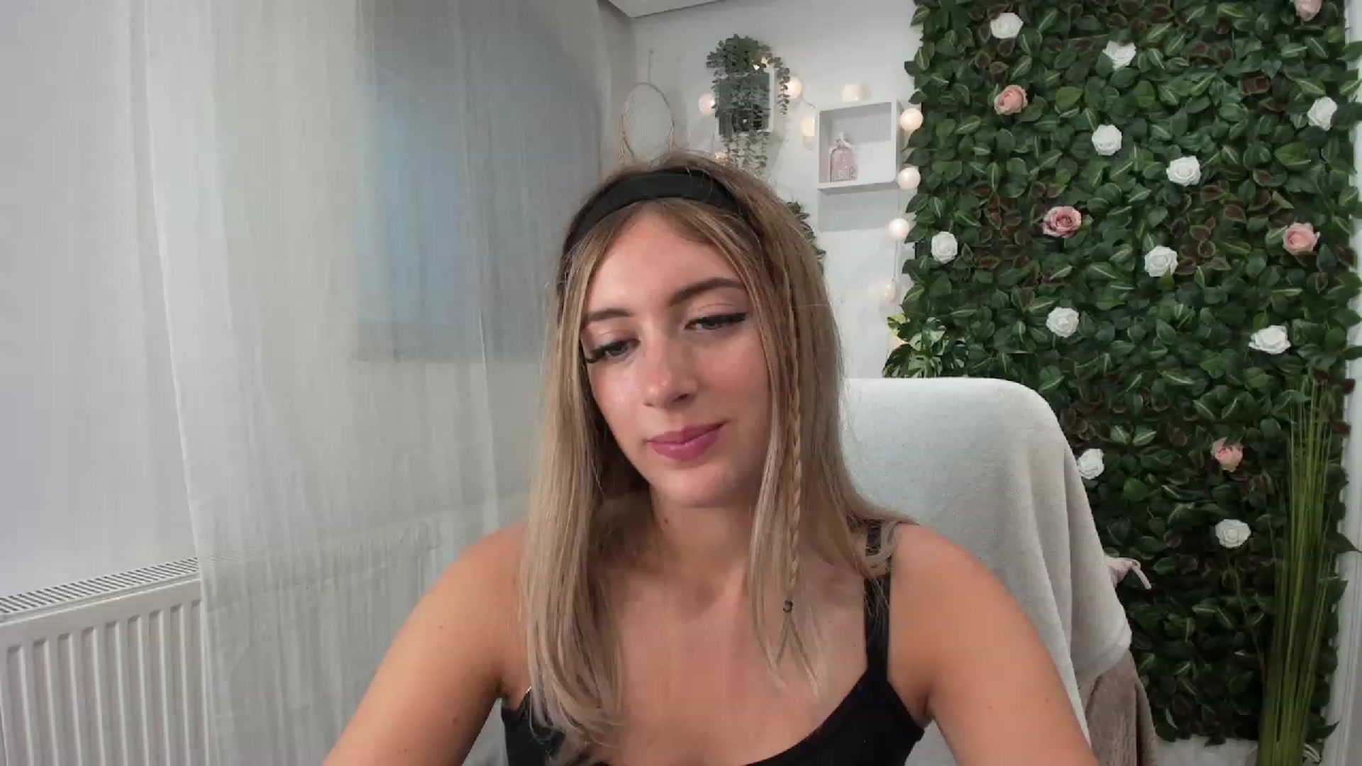 Gallery image thumbnail from Tina_Nappi18's myfreecams stream on, 07/23/2023, 16:28 image 16 of 20