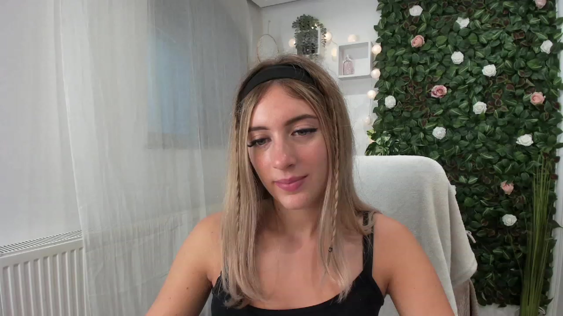 Gallery image thumbnail from Tina_Nappi18's myfreecams stream on, 07/23/2023, 16:28 image 11 of 20