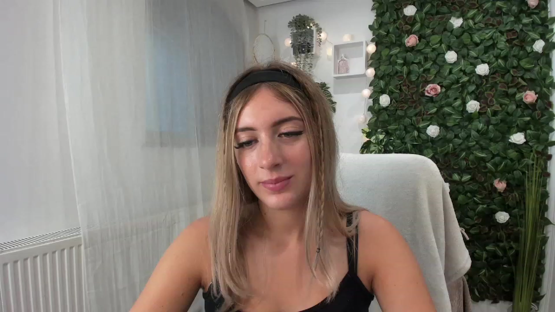 Gallery image thumbnail from Tina_Nappi18's myfreecams stream on, 07/23/2023, 16:28 image 18 of 20