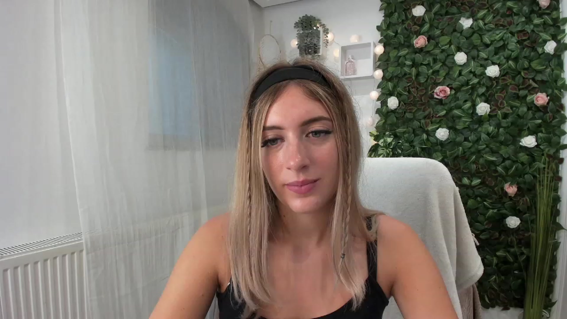 Gallery image thumbnail from Tina_Nappi18's myfreecams stream on, 07/23/2023, 16:28 image 15 of 20