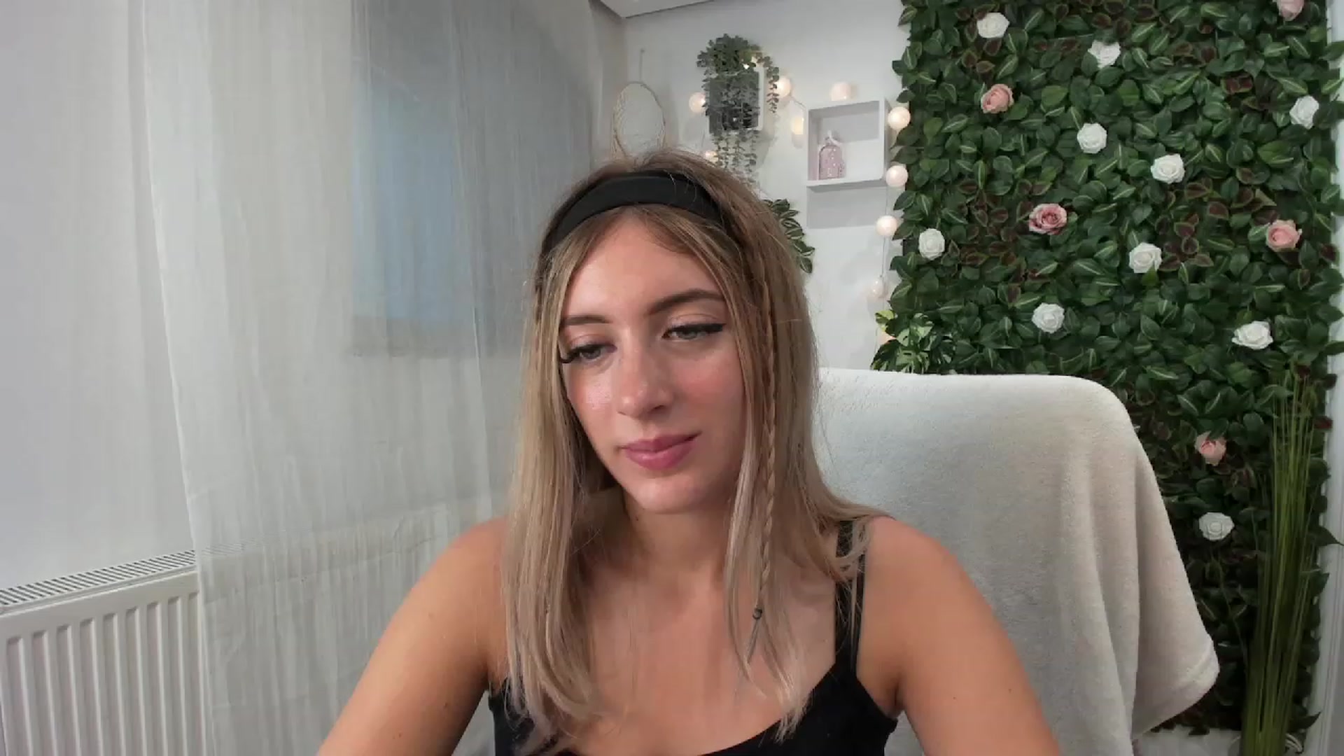 Gallery image thumbnail from Tina_Nappi18's myfreecams stream on, 07/23/2023, 16:28 image 20 of 20