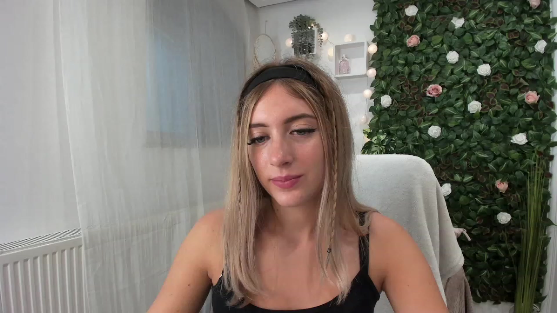 Gallery image thumbnail from Tina_Nappi18's myfreecams stream on, 07/23/2023, 16:28 image 12 of 20