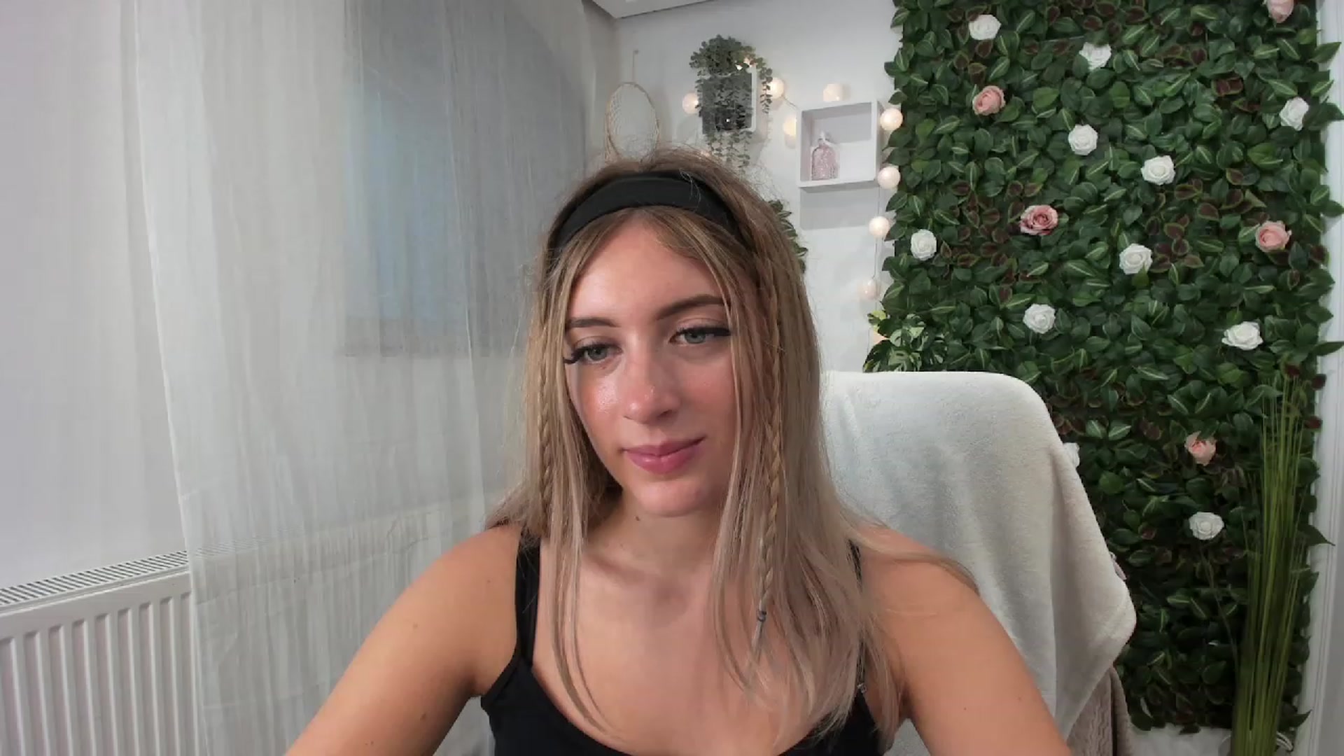 Gallery image thumbnail from Tina_Nappi18's myfreecams stream on, 07/23/2023, 17:34 image 1 of 20