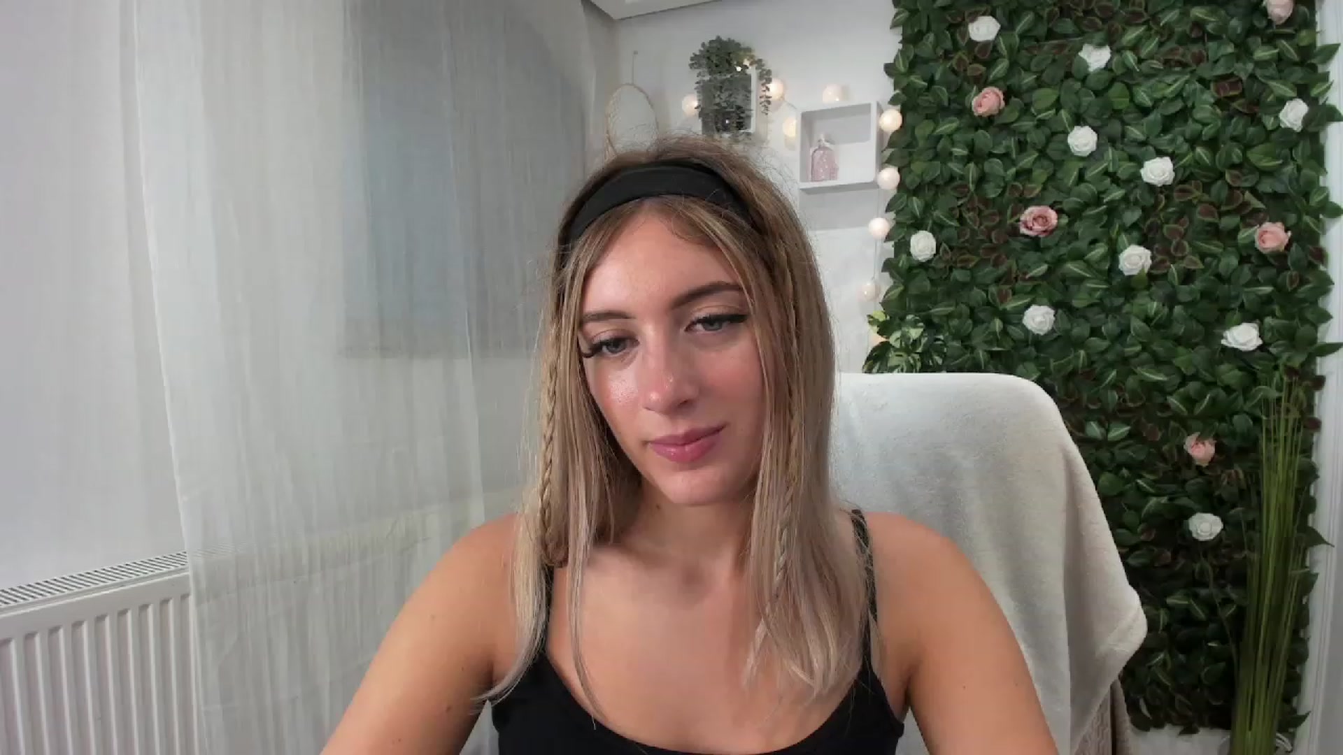 Gallery image thumbnail from Tina_Nappi18's myfreecams stream on, 07/23/2023, 17:34 image 20 of 20