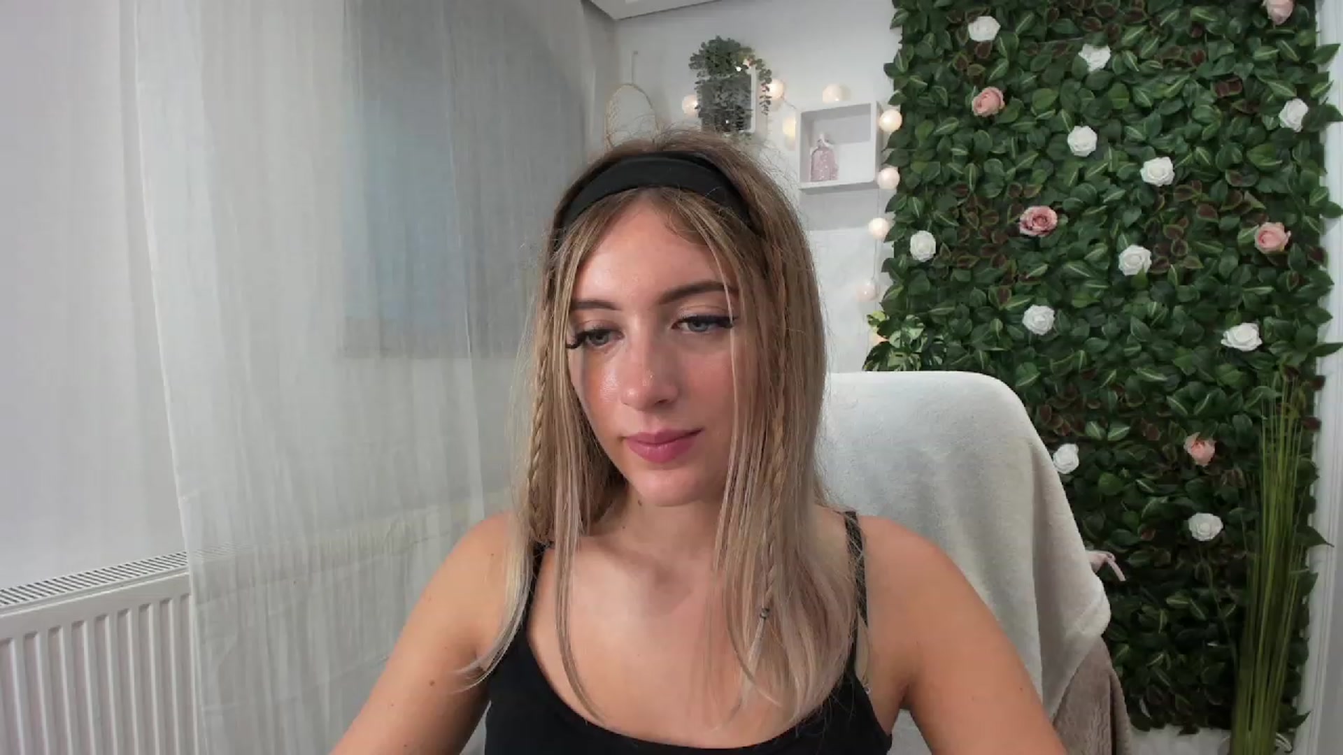 Gallery image thumbnail from Tina_Nappi18's myfreecams stream on, 07/23/2023, 17:34 image 11 of 20
