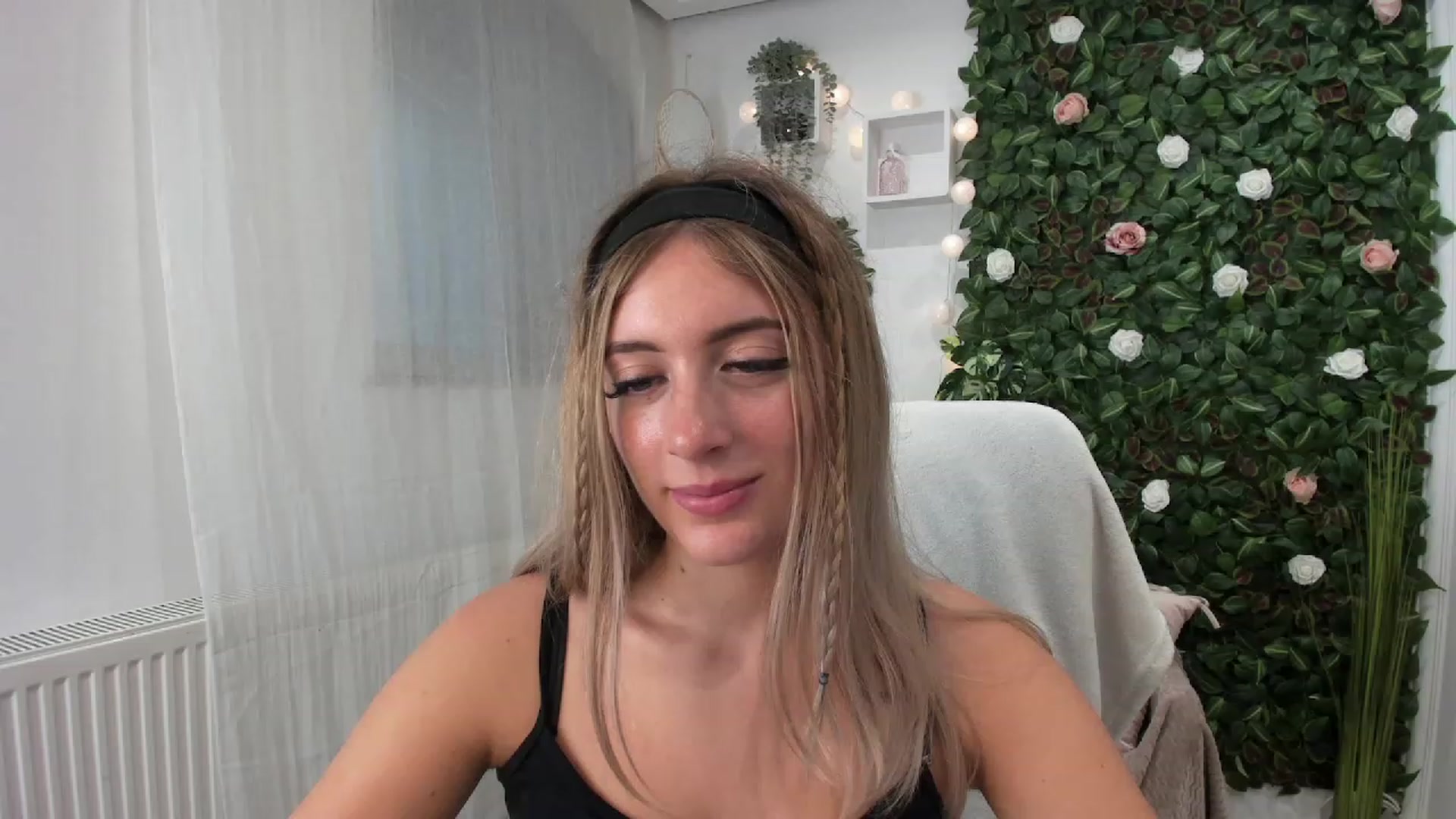 Gallery image thumbnail from Tina_Nappi18's myfreecams stream on, 07/23/2023, 17:34 image 3 of 20