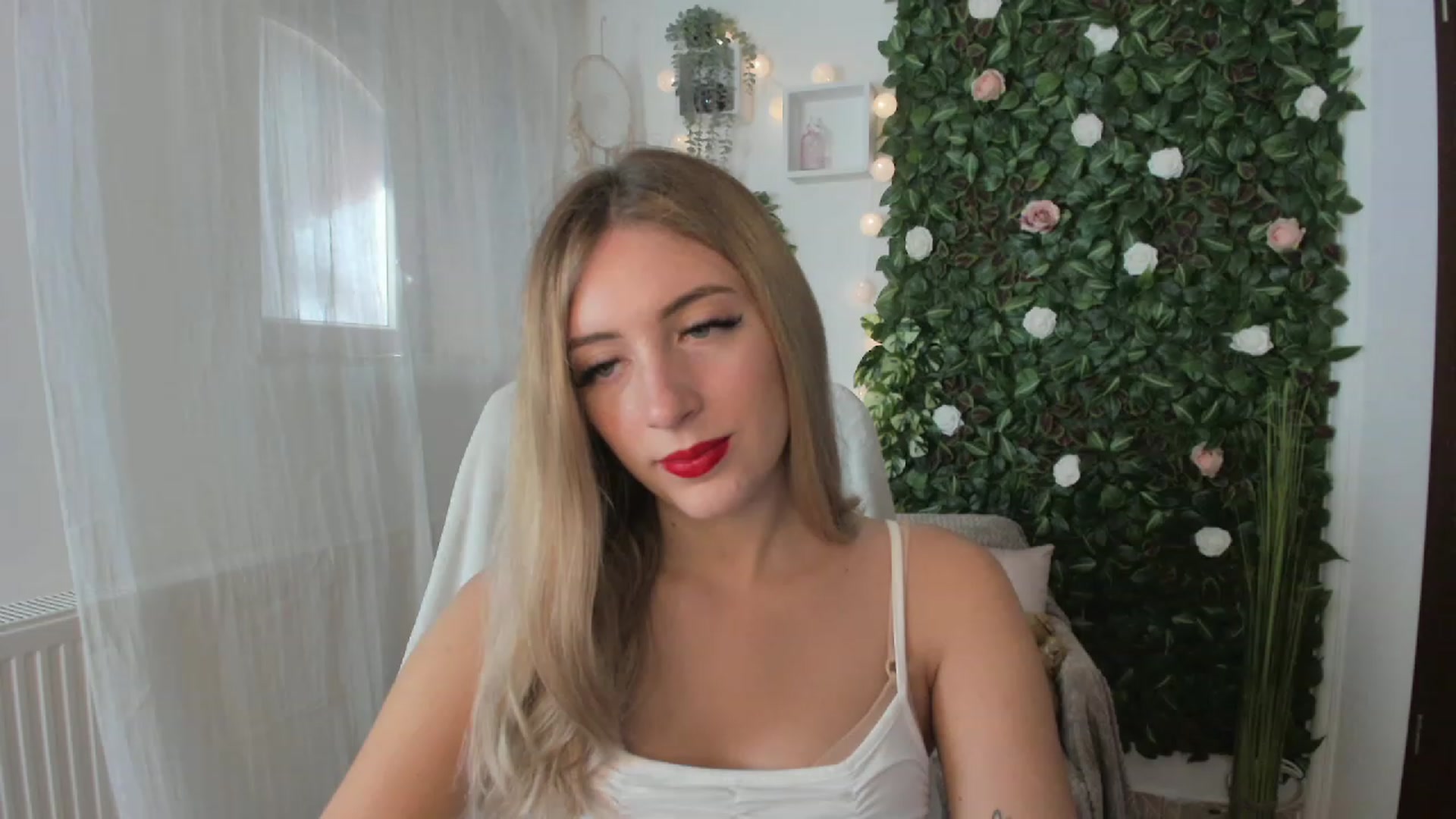Gallery image thumbnail from Tina_Nappi18's myfreecams stream on, 07/24/2023, 15:07 image 16 of 20