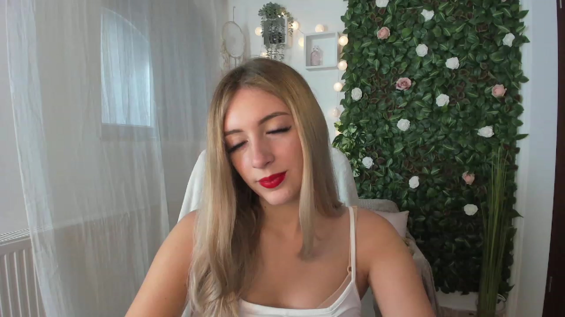 Gallery image thumbnail from Tina_Nappi18's myfreecams stream on, 07/24/2023, 15:07 image 18 of 20