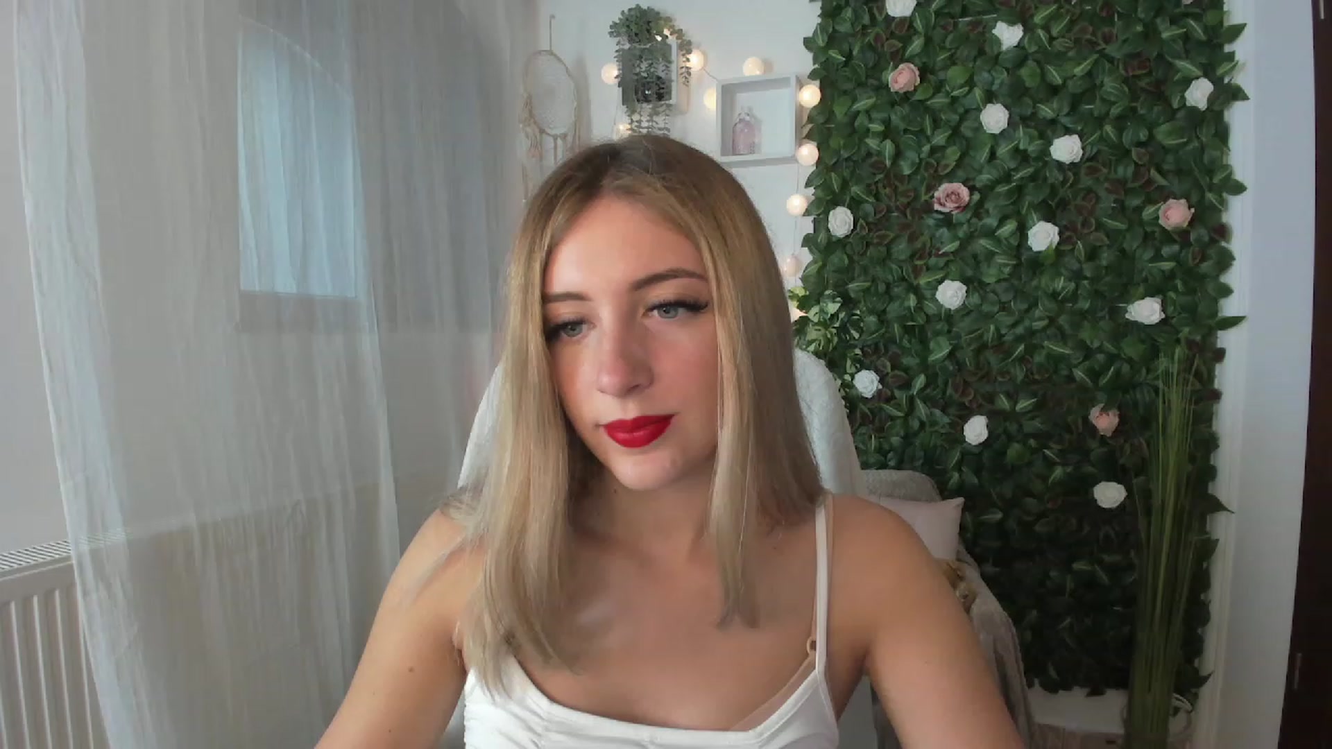 Gallery image thumbnail from Tina_Nappi18's myfreecams stream on, 07/24/2023, 15:07 image 9 of 20
