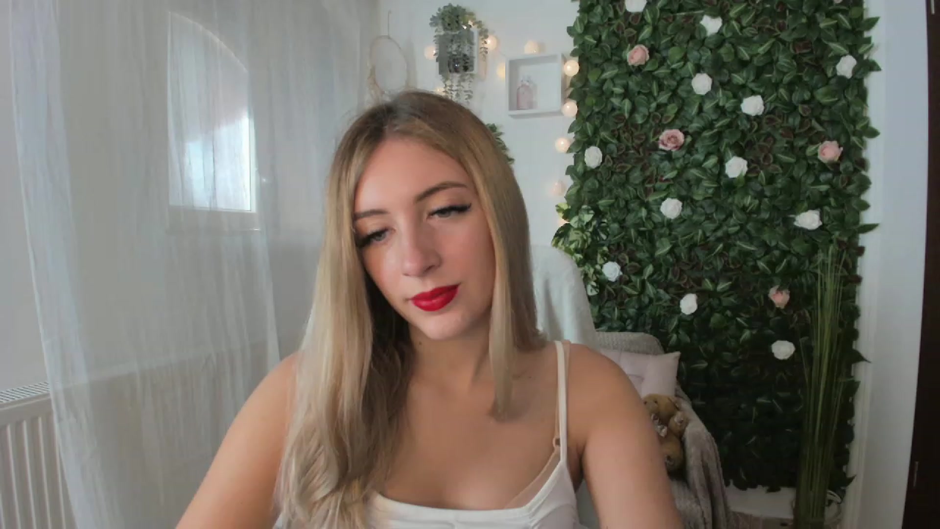 Gallery image thumbnail from Tina_Nappi18's myfreecams stream on, 07/24/2023, 15:07 image 17 of 20