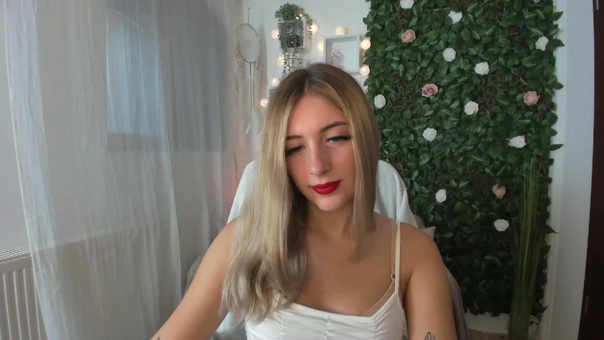 Gallery image thumbnail from Tina_Nappi18's myfreecams stream on, 07/24/2023, 16:25 image 16 of 20